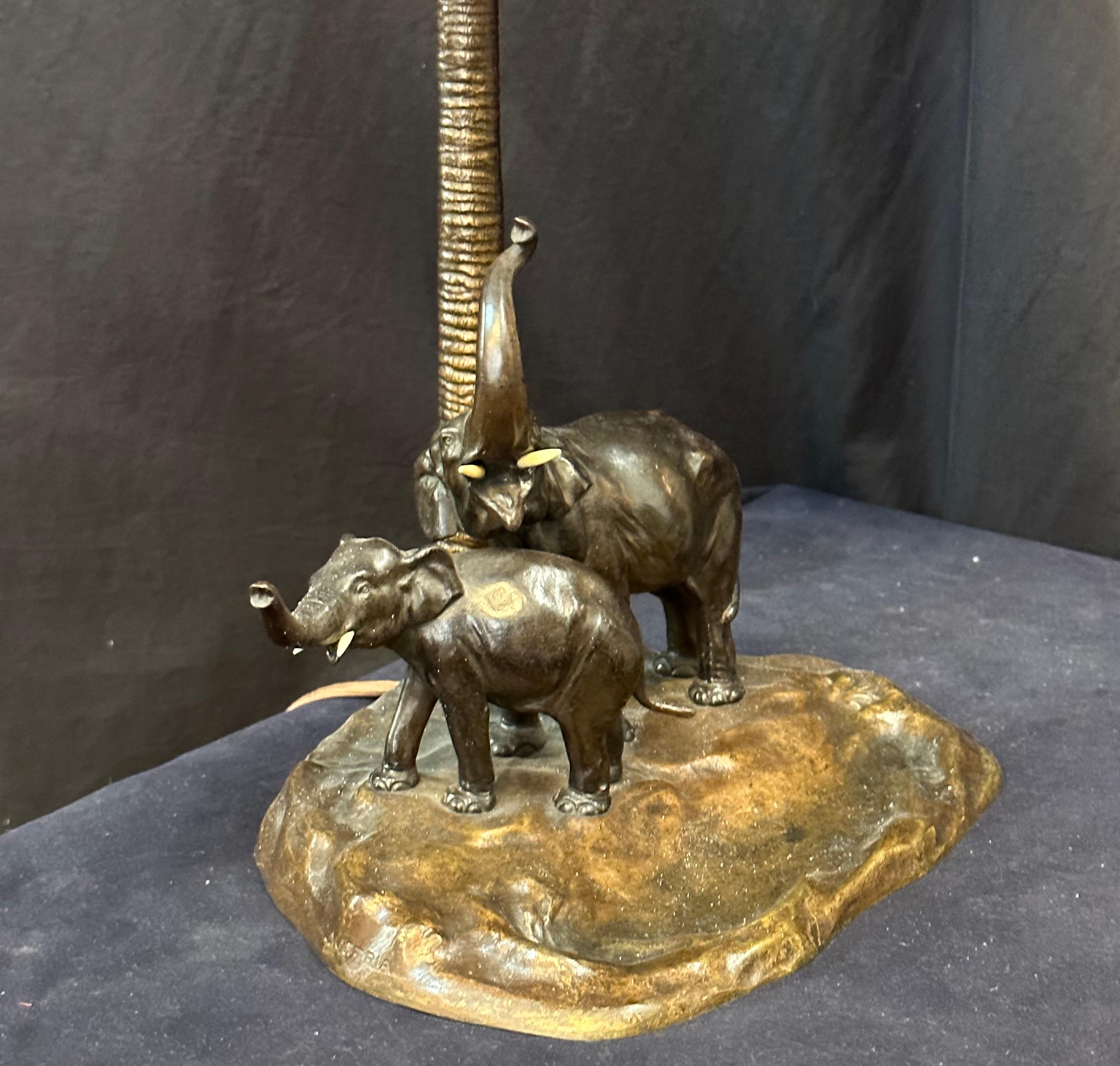 Lampe éléphant autrichienne en bronze en vente 2