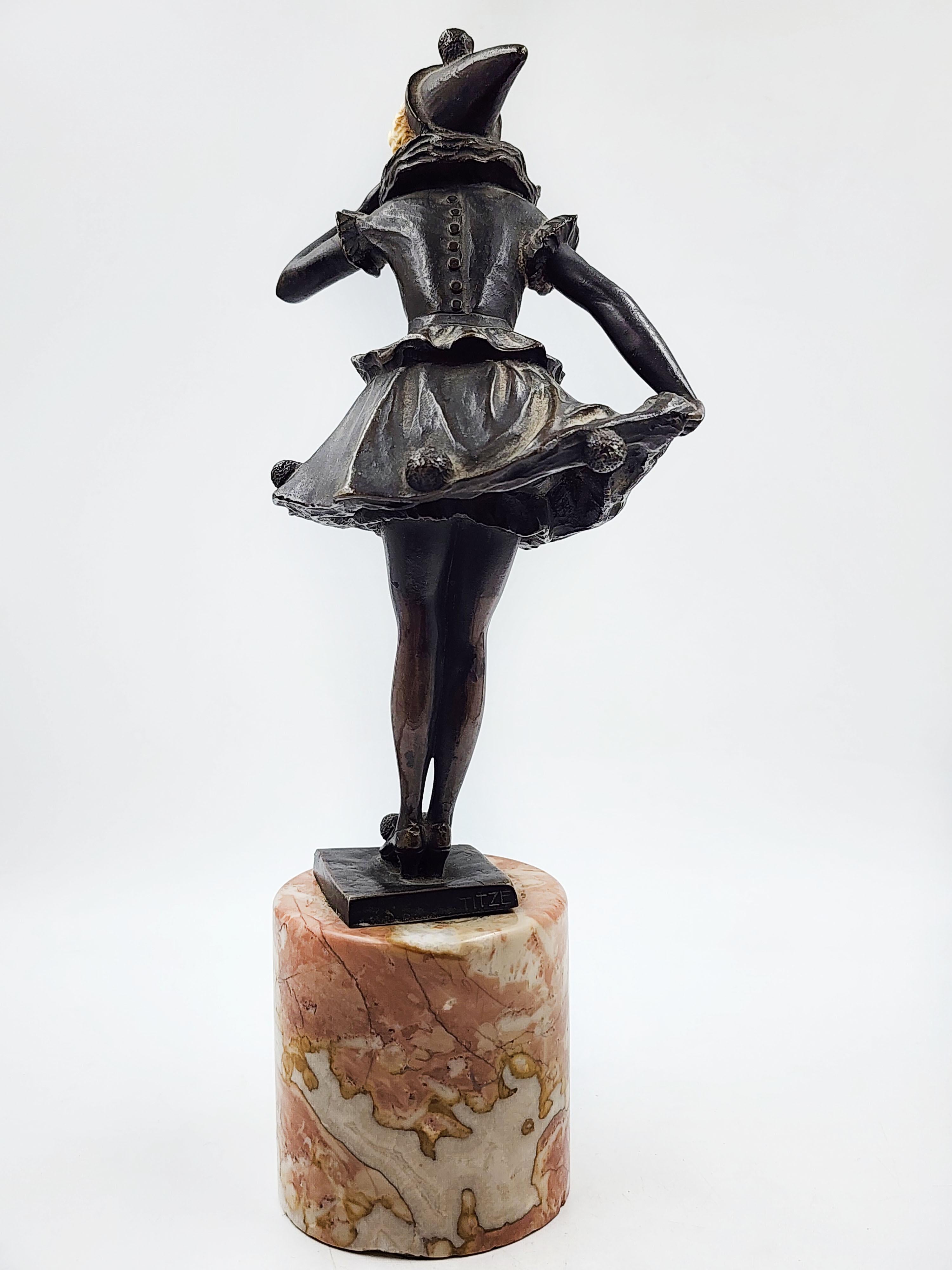 Austriaco Arlecchino austriaco in bronzo con base in marmo in vendita