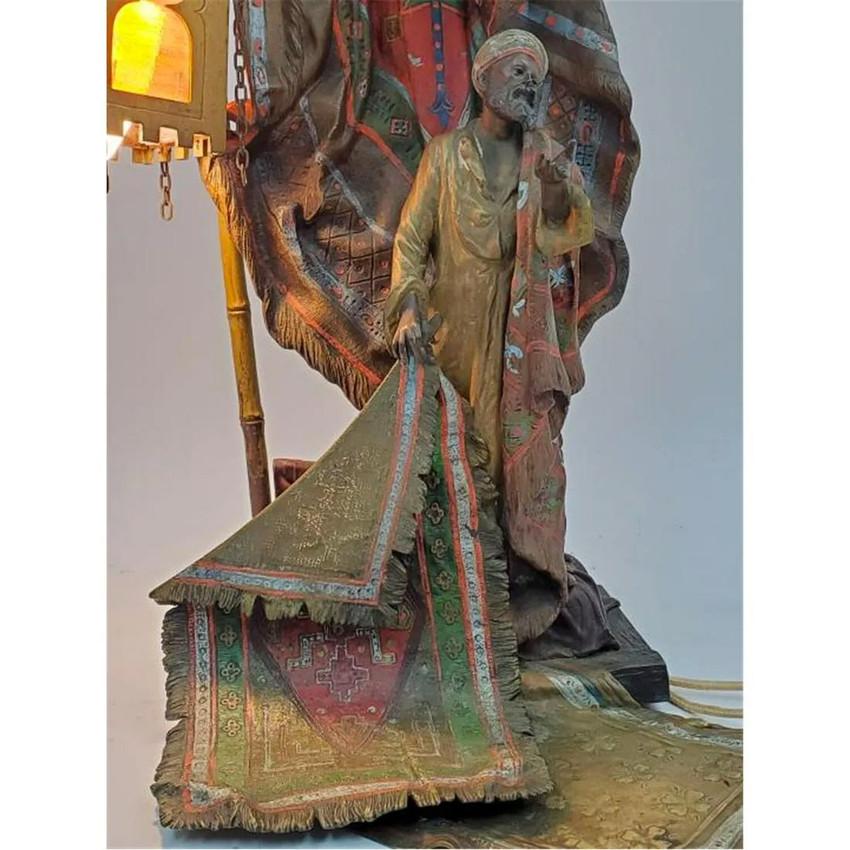 Autrichien Sculpture autrichienne en bronze d'un marchand de tapis par Bergman en vente