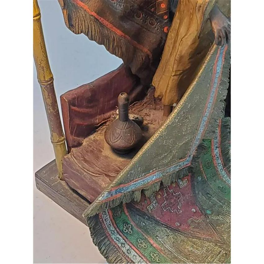 Bronze Sculpture autrichienne en bronze d'un marchand de tapis par Bergman en vente