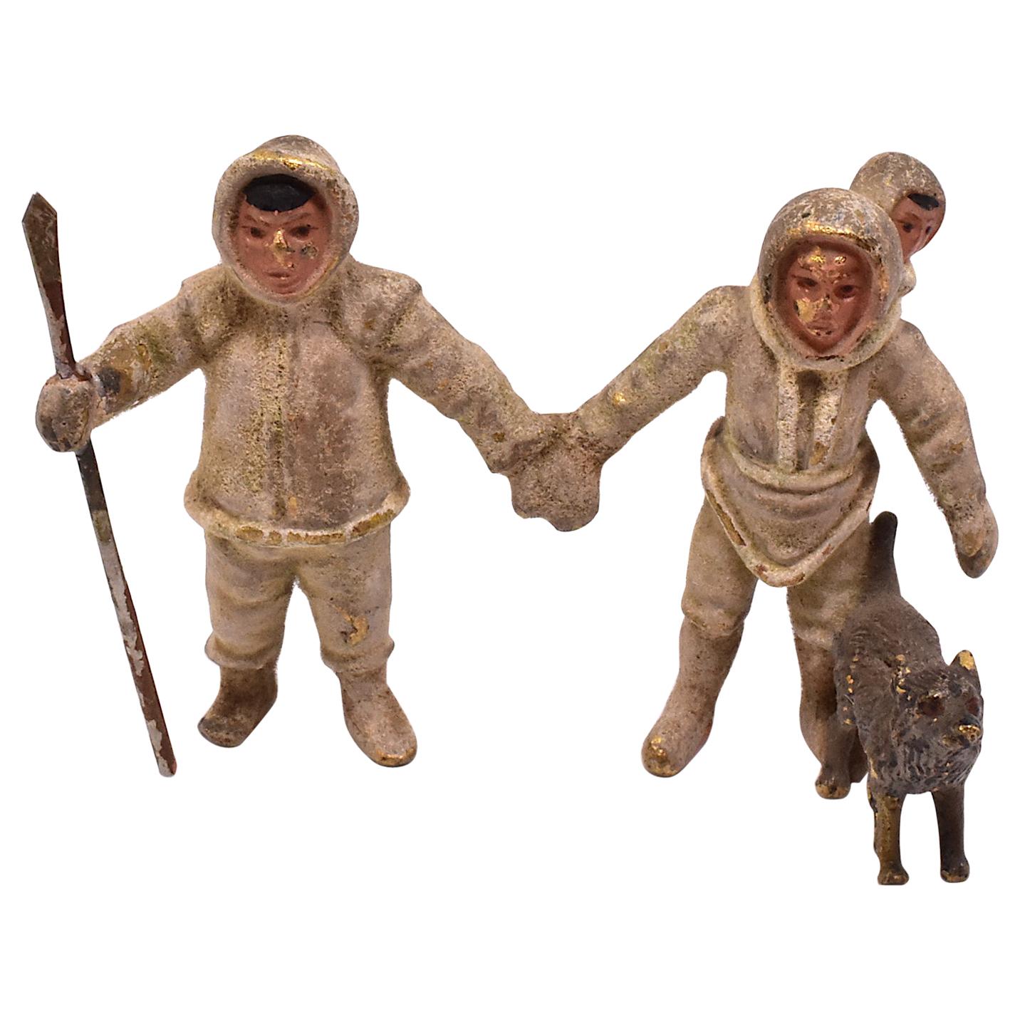 Miniature en bronze autrichien Famille Inuit