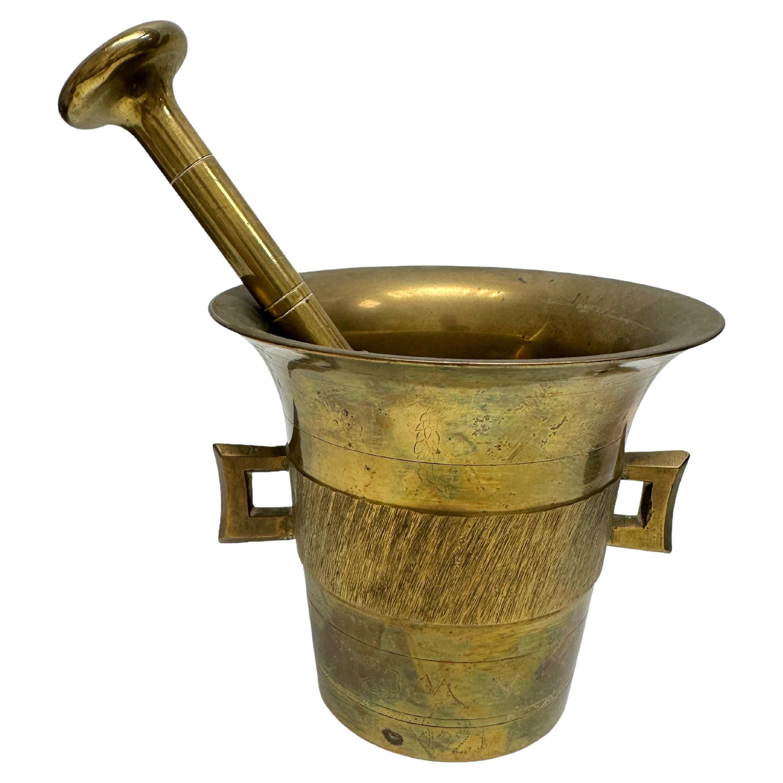 Mortier et Pilon autrichien en bronze, patine d'origine, pharmacie ou herboriste en vente