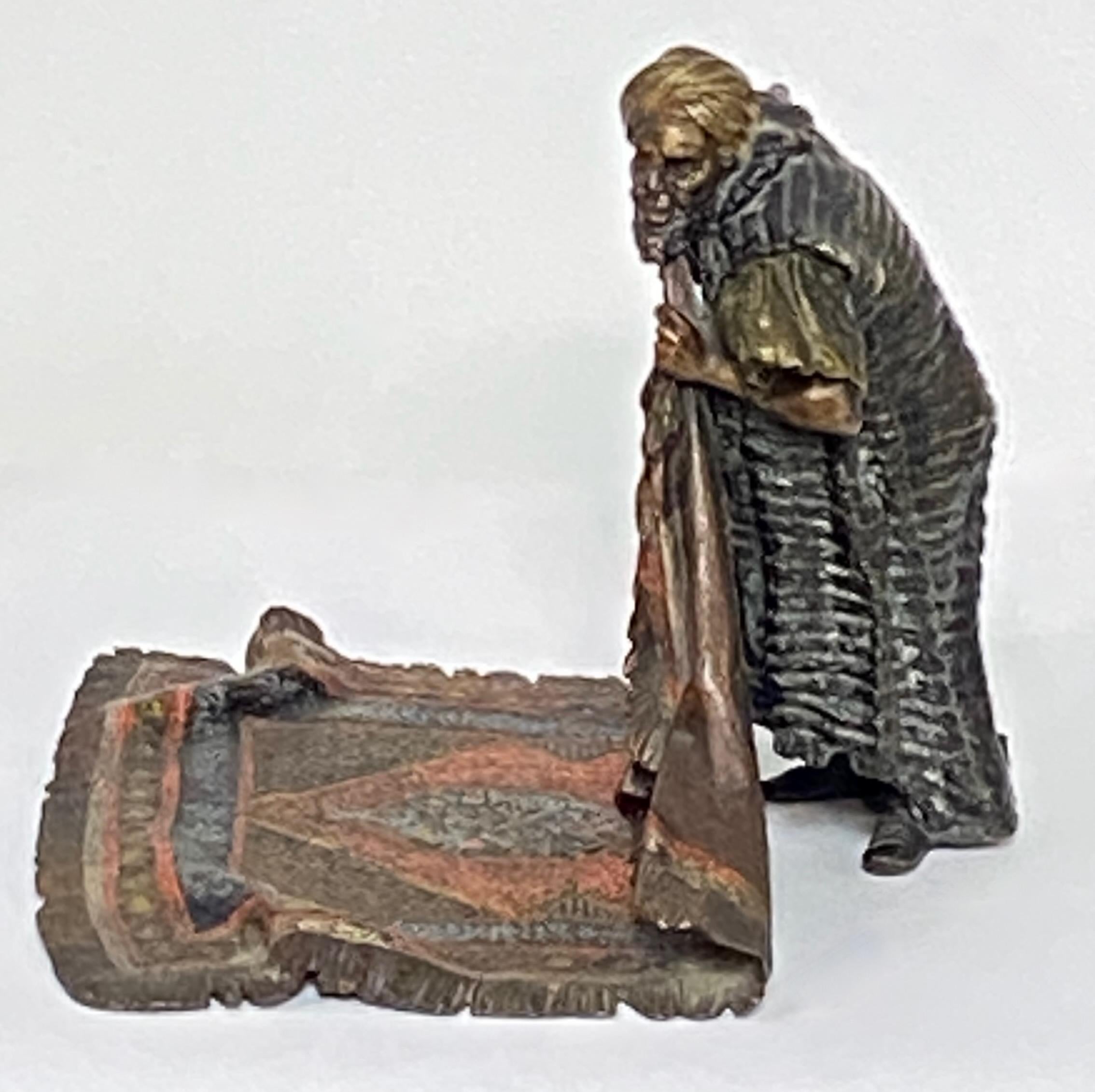 20th Century Austrian Orientalist Bronze of an Arab Rug Merchant by Bergman c.1910 For Sale