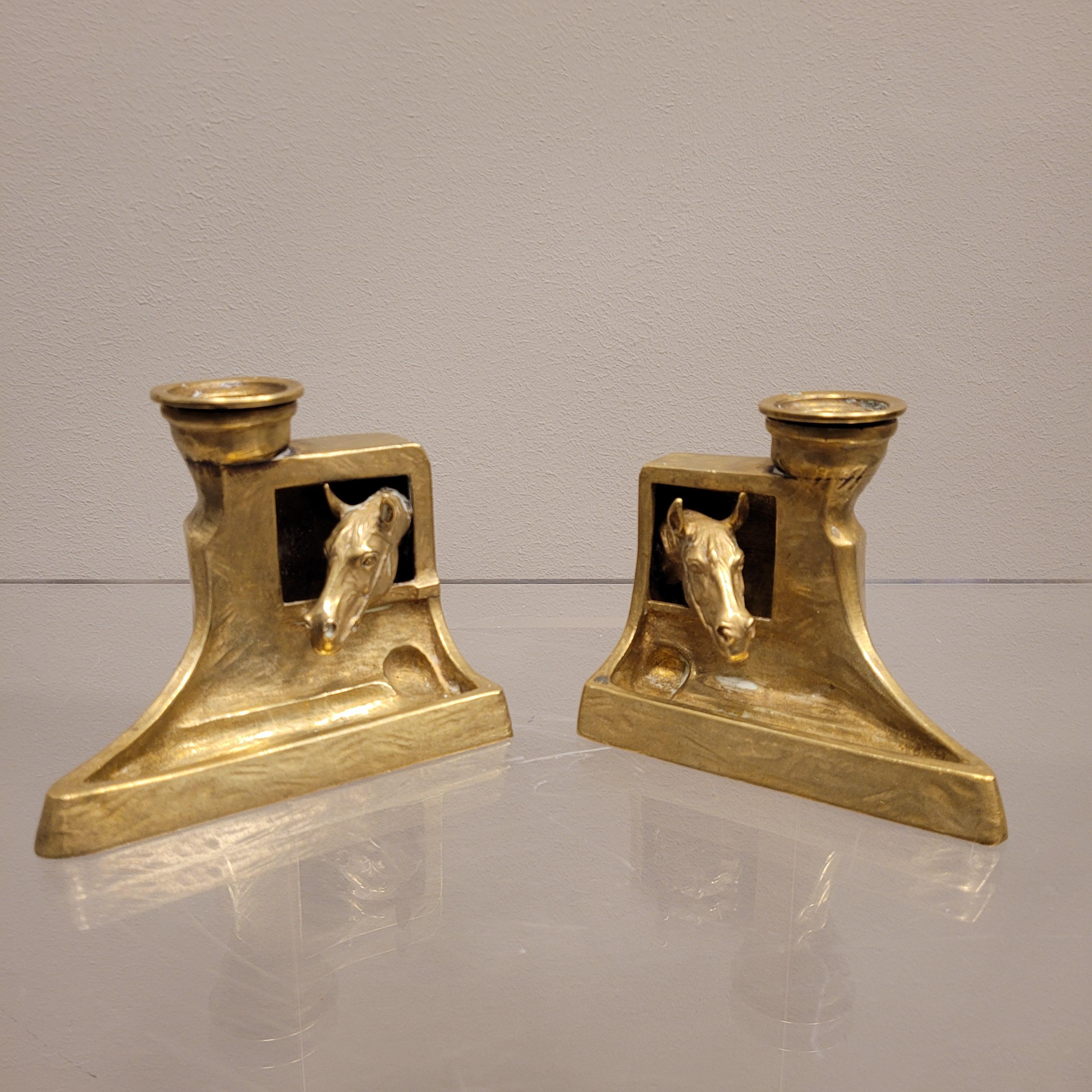 Pair of antique bronze bookends beautifully decorated with horse heads.
They were actually lamp bases that were also used as a candelabra, that is, three in one.
Signed by the Austrian sculptor Otto Kainz.
The condition is good. Dimensions: