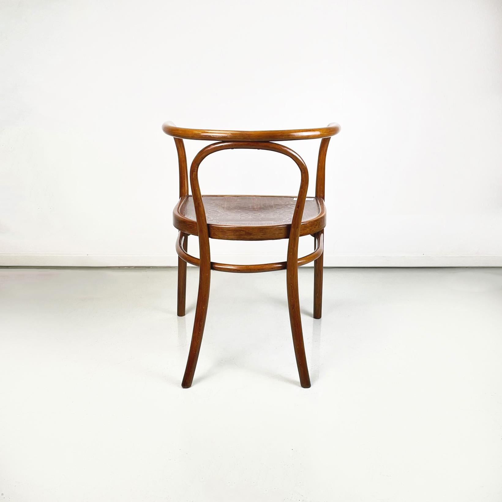 Austrian Chair in Wood with Embossed Floral Print by Thonet, 1900s In Excellent Condition In MIlano, IT