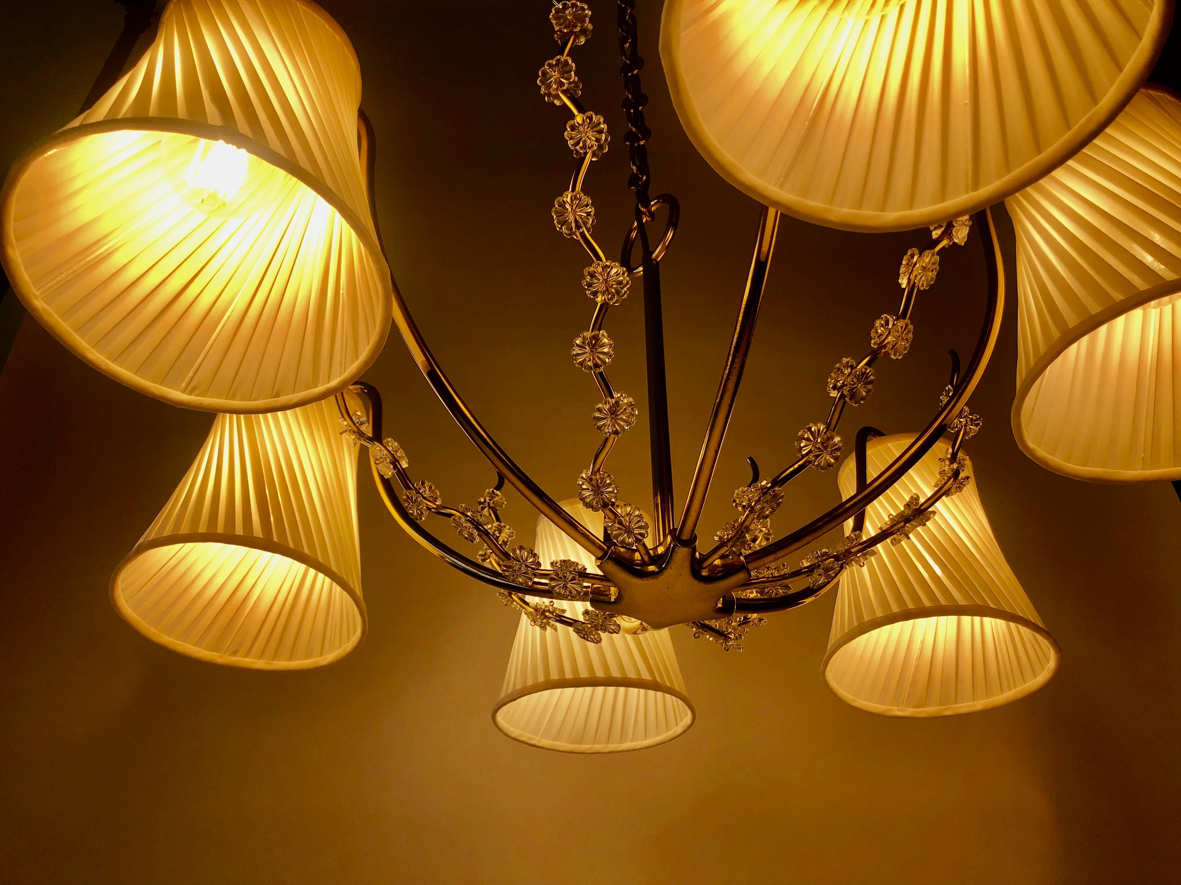 Austrian Chandelier with six Arms in Brass and Silk Shades from Josef Frank in vendita 5