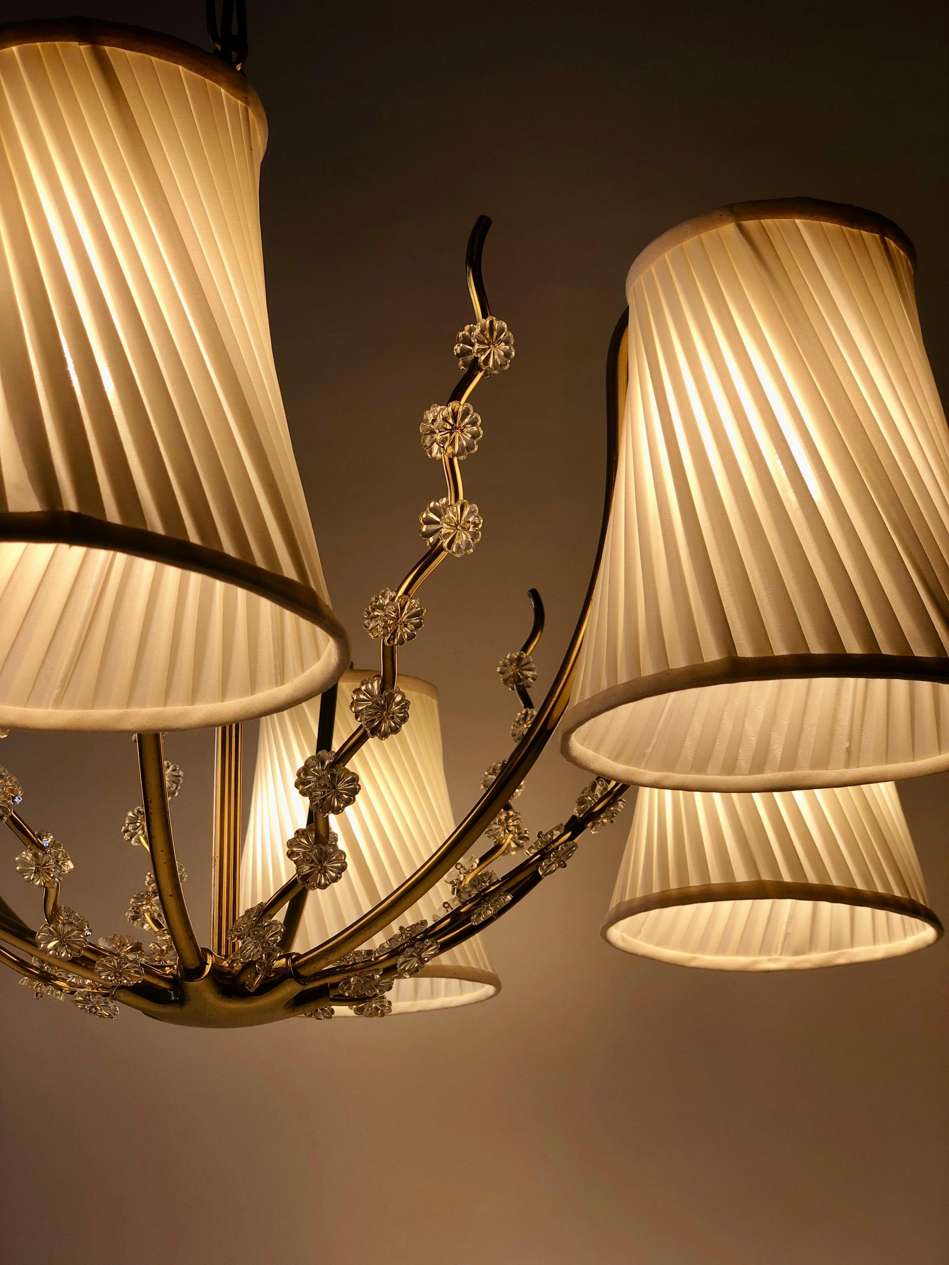 Austrian Chandelier with six Arms in Brass and Silk Shades from Josef Frank in vendita 7