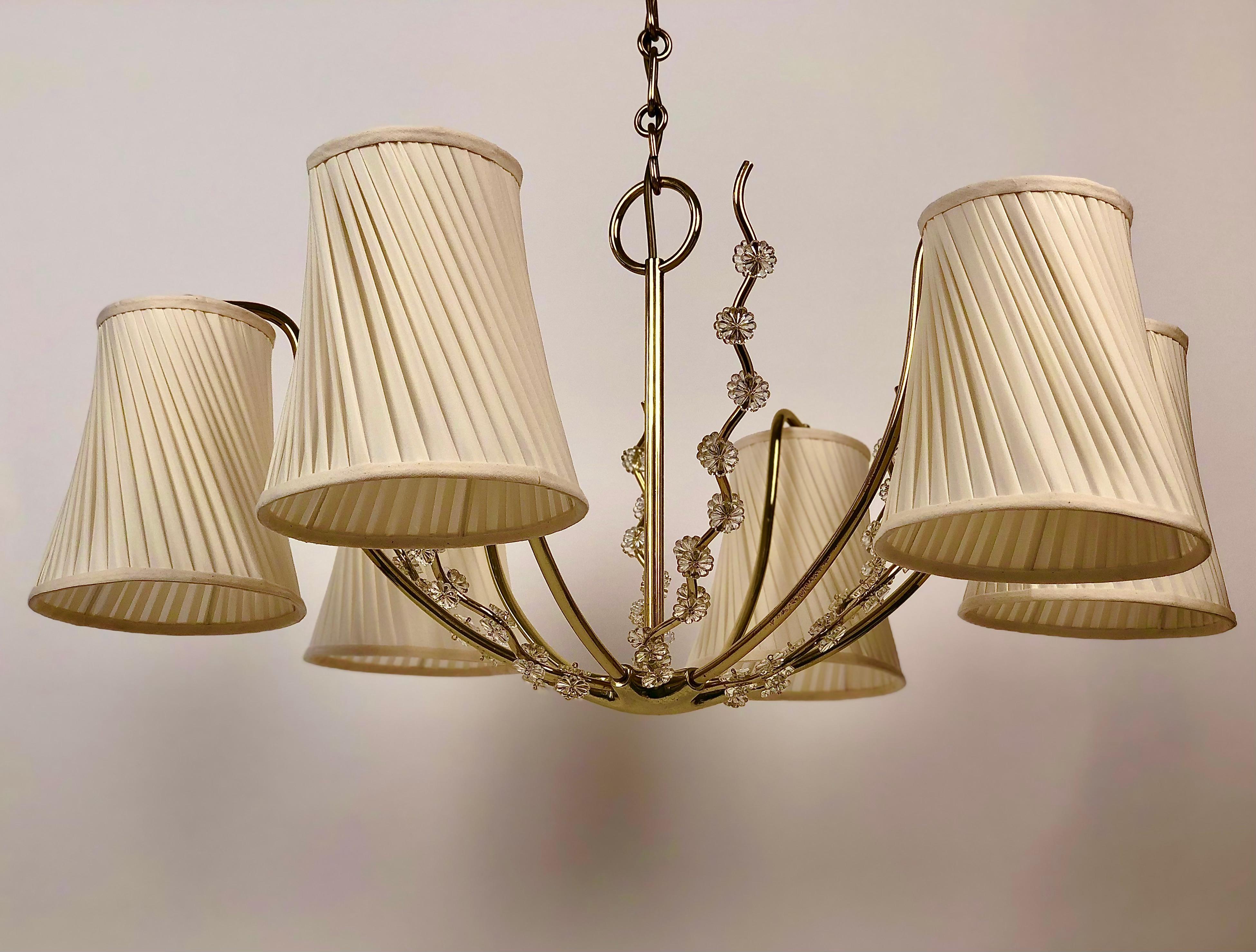 Ottone Austrian Chandelier with six Arms in Brass and Silk Shades from Josef Frank in vendita