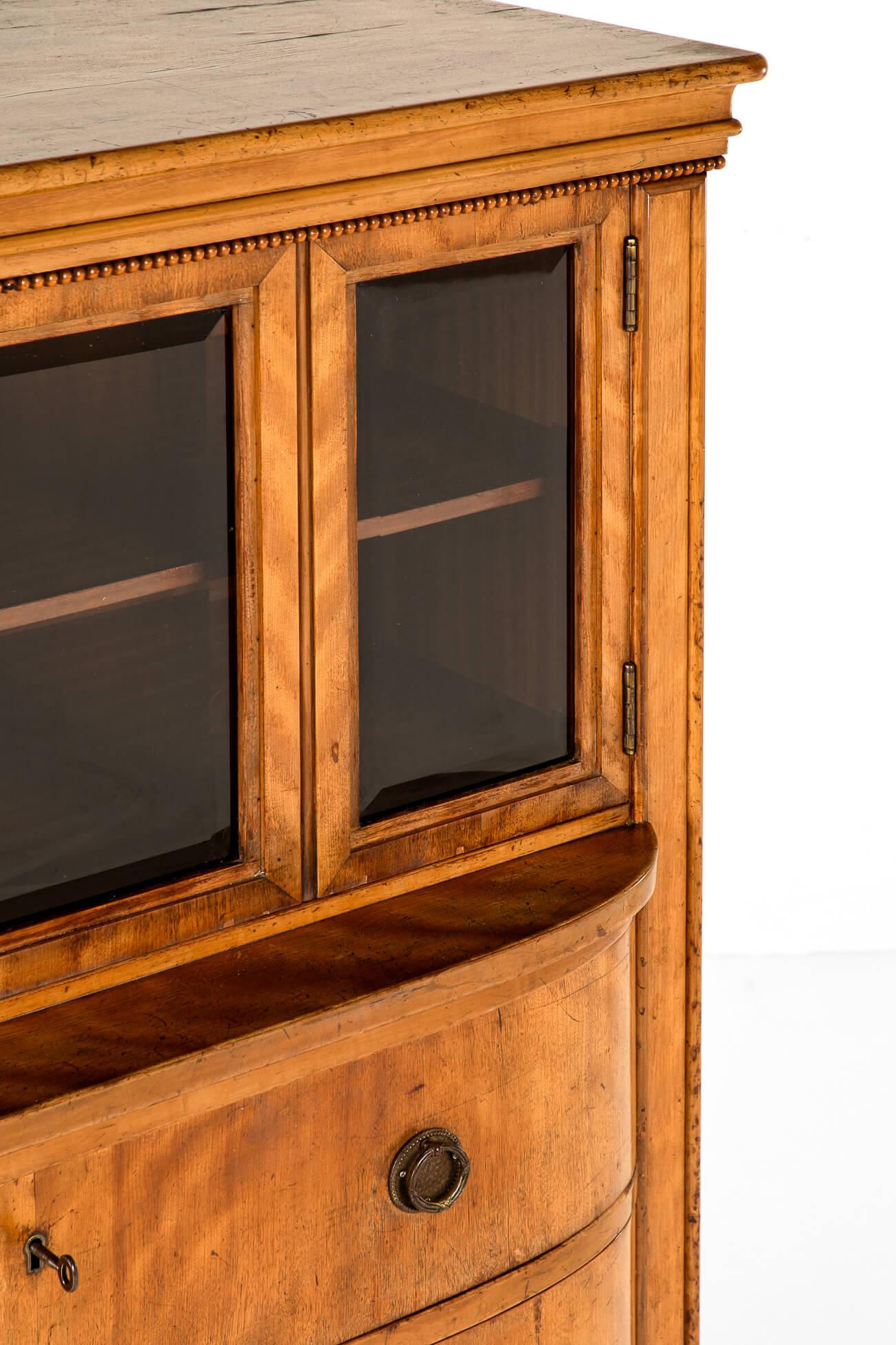 Austrian Chest of Drawers with a Glass Front in vendita 2