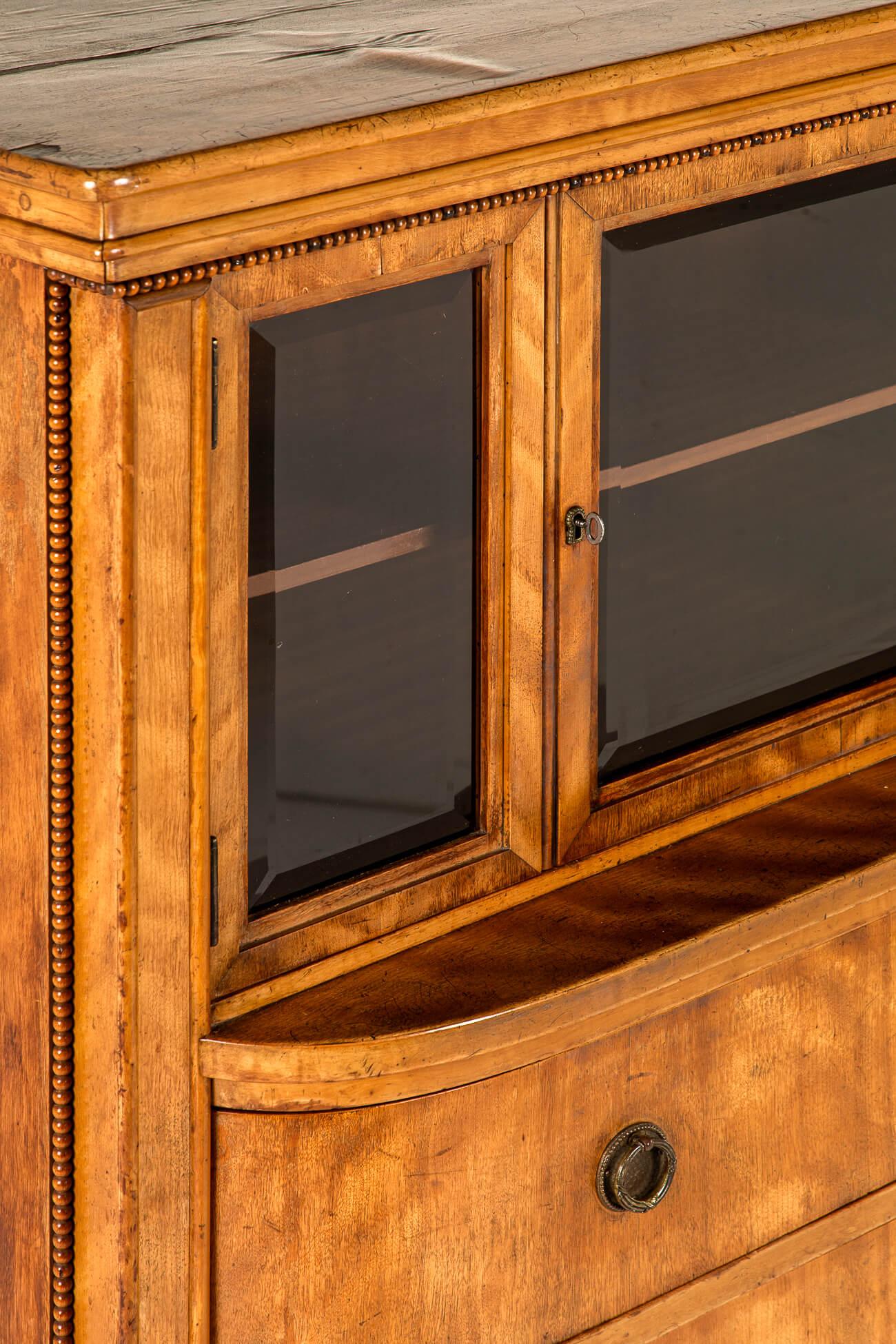 Vetro Austrian Chest of Drawers with a Glass Front in vendita