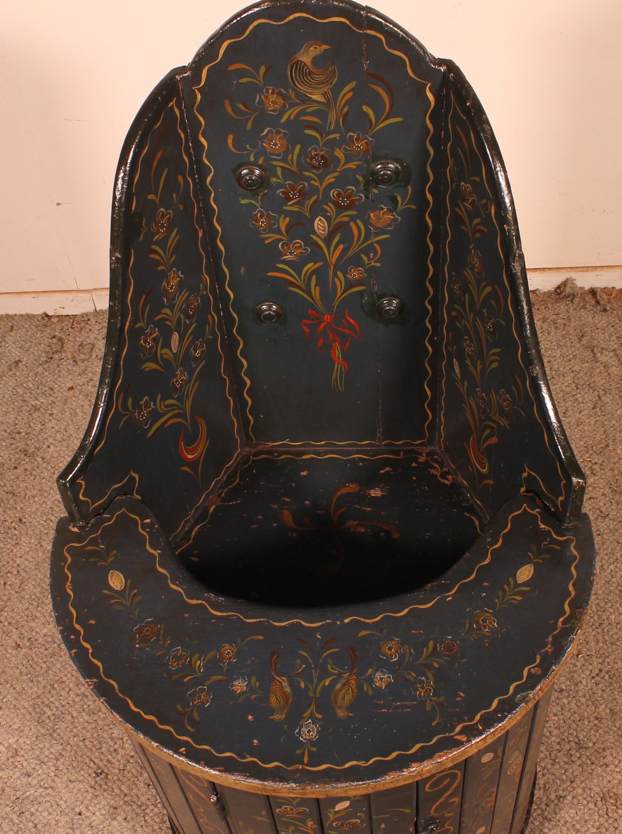 Chaise d'enfant autrichienne en bois polychrome datant d'environ 1800 en vente 4
