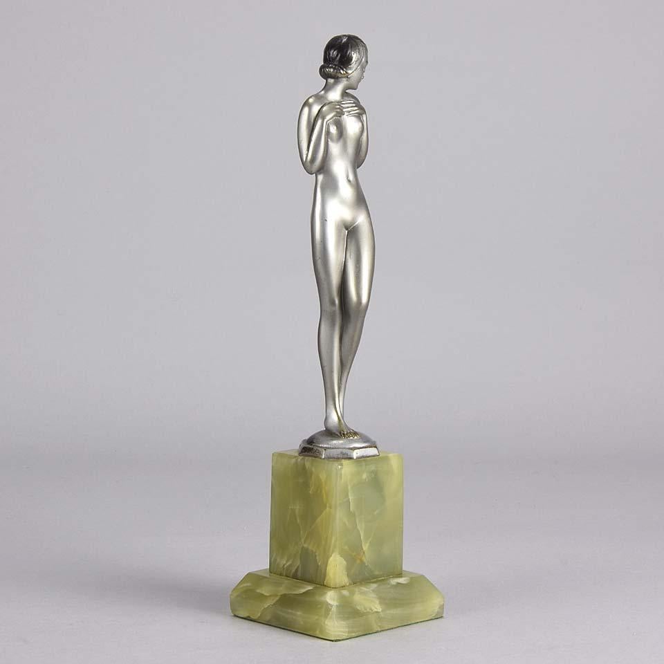 Österreichische Kaltbemalte Art-Déco-Bronze mit dem Titel „Shy Maiden“ von Josef Adolph (Gegossen) im Angebot