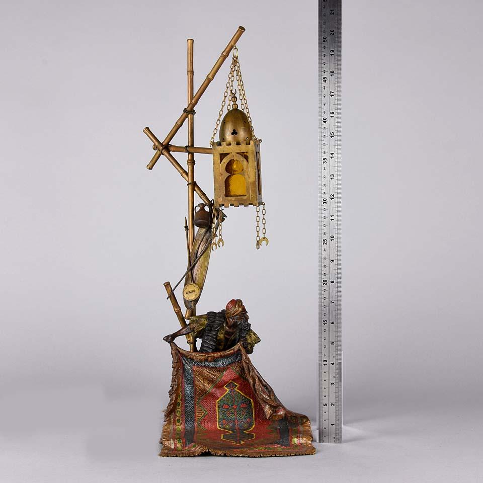 Lampe autrichienne en bronze peint à froid « Carpet Seller Lamp » de Franz Bergman en vente 1