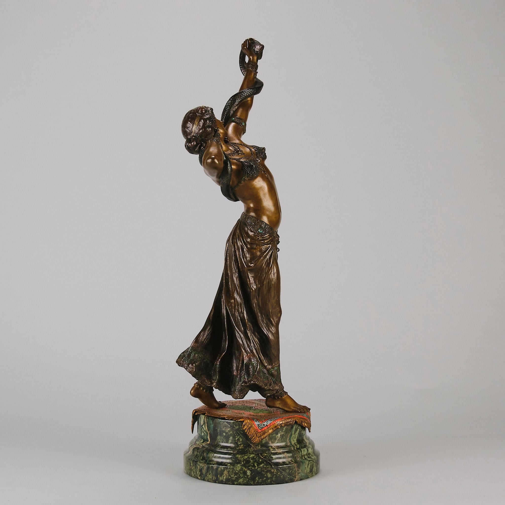 Autrichien Bronze autrichien peint à froid intitulé « Danseuse de serpent » par Franz Bergman en vente