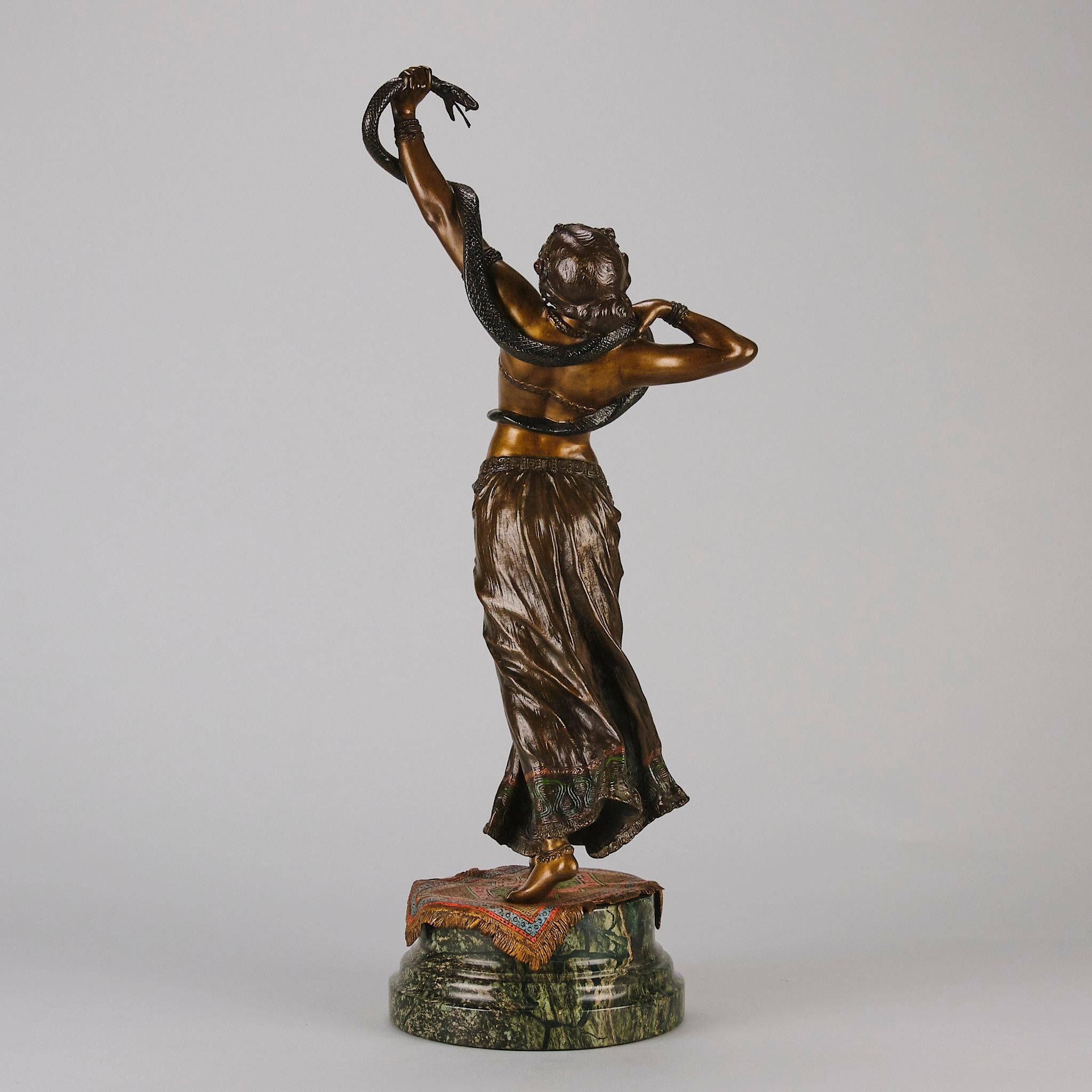 Bronze autrichien peint à froid intitulé « Danseuse de serpent » par Franz Bergman Excellent état - En vente à London, GB