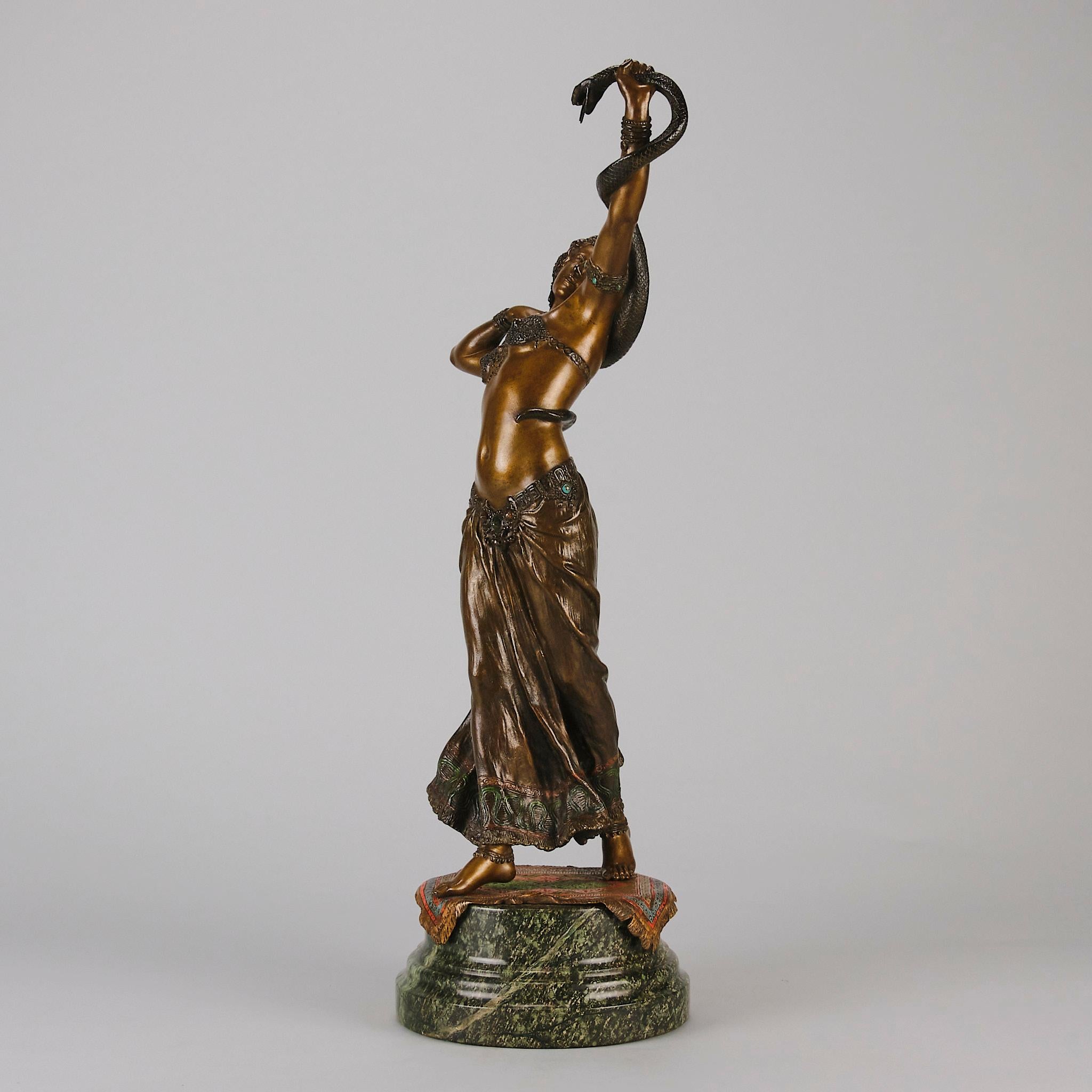 Bronze autrichien peint à froid intitulé « Danseuse de serpent » par Franz Bergman en vente 1