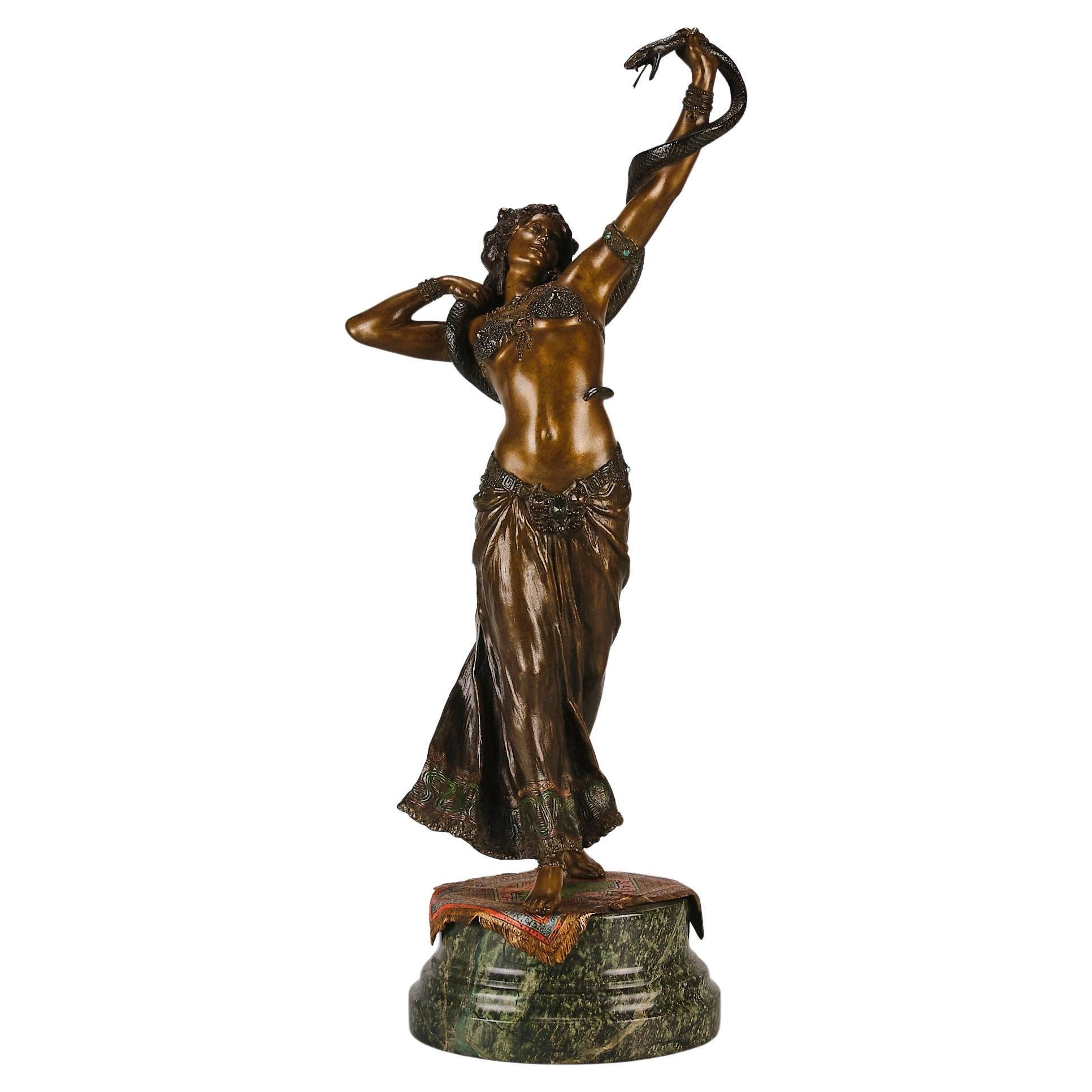 Österreichische Kaltbemalte Bronze mit dem Titel „Schlangen Tänzerin“ von Franz Bergman im Angebot