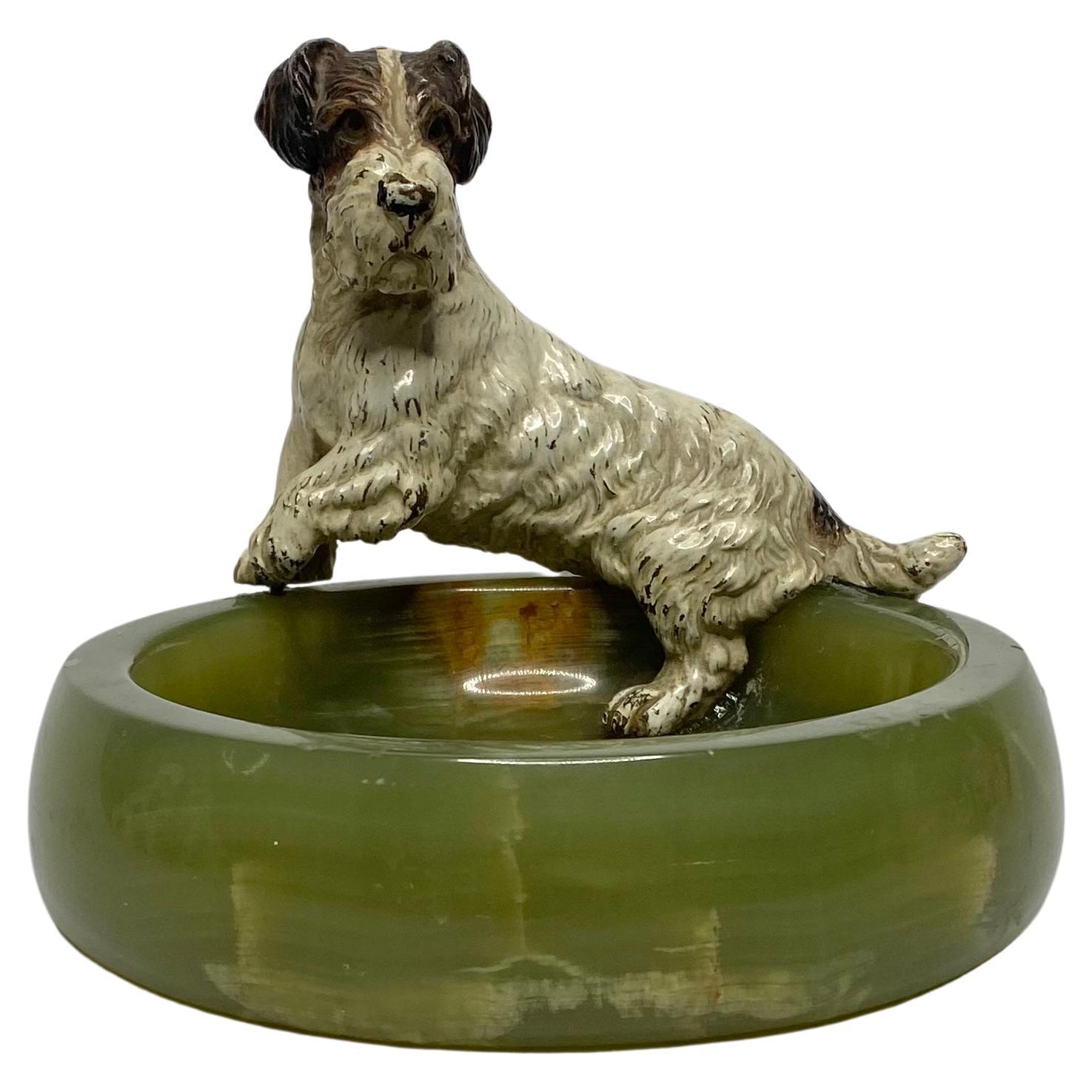 Österreichischer Kaltbemalter Fuchs Terrier aus Bronze, um 1900.