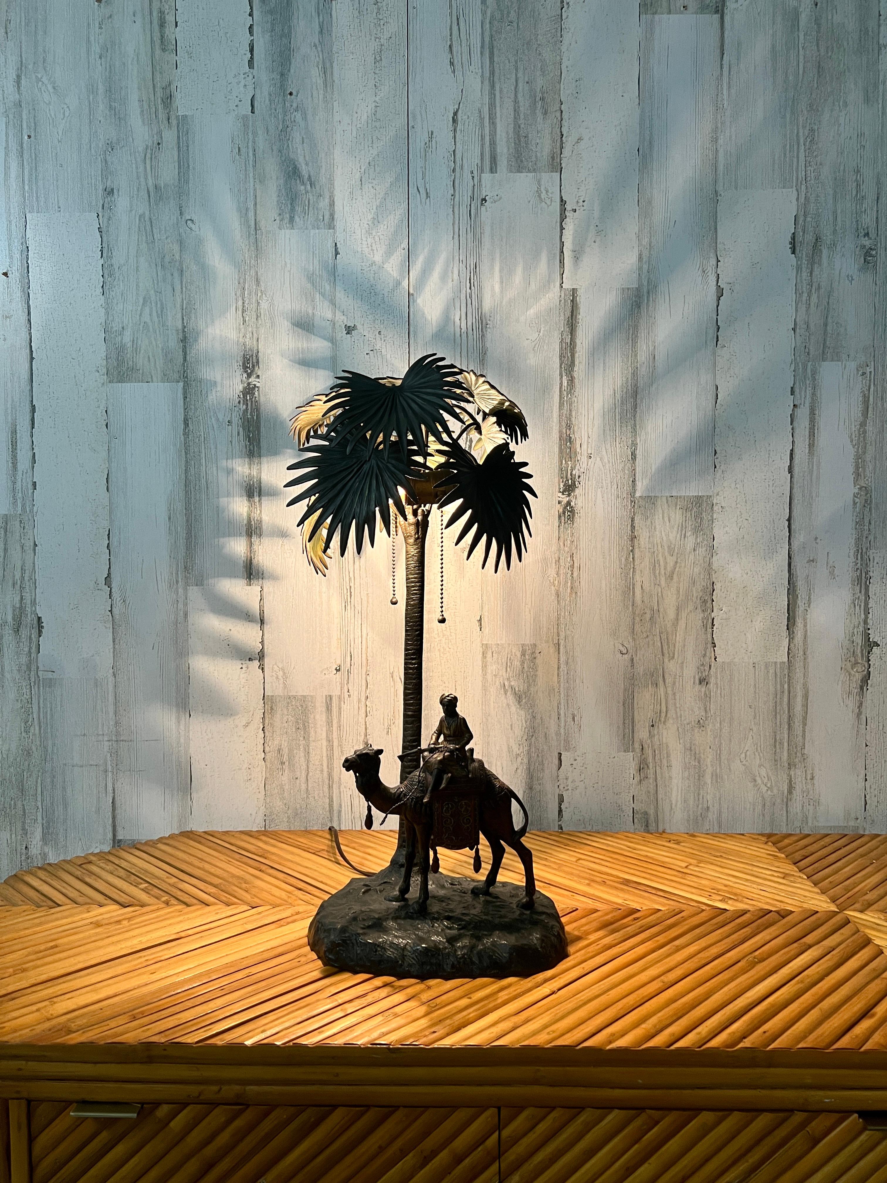 Lampe orientaliste autrichienne en bronze peint à froid attribuée à Bergman en vente 7
