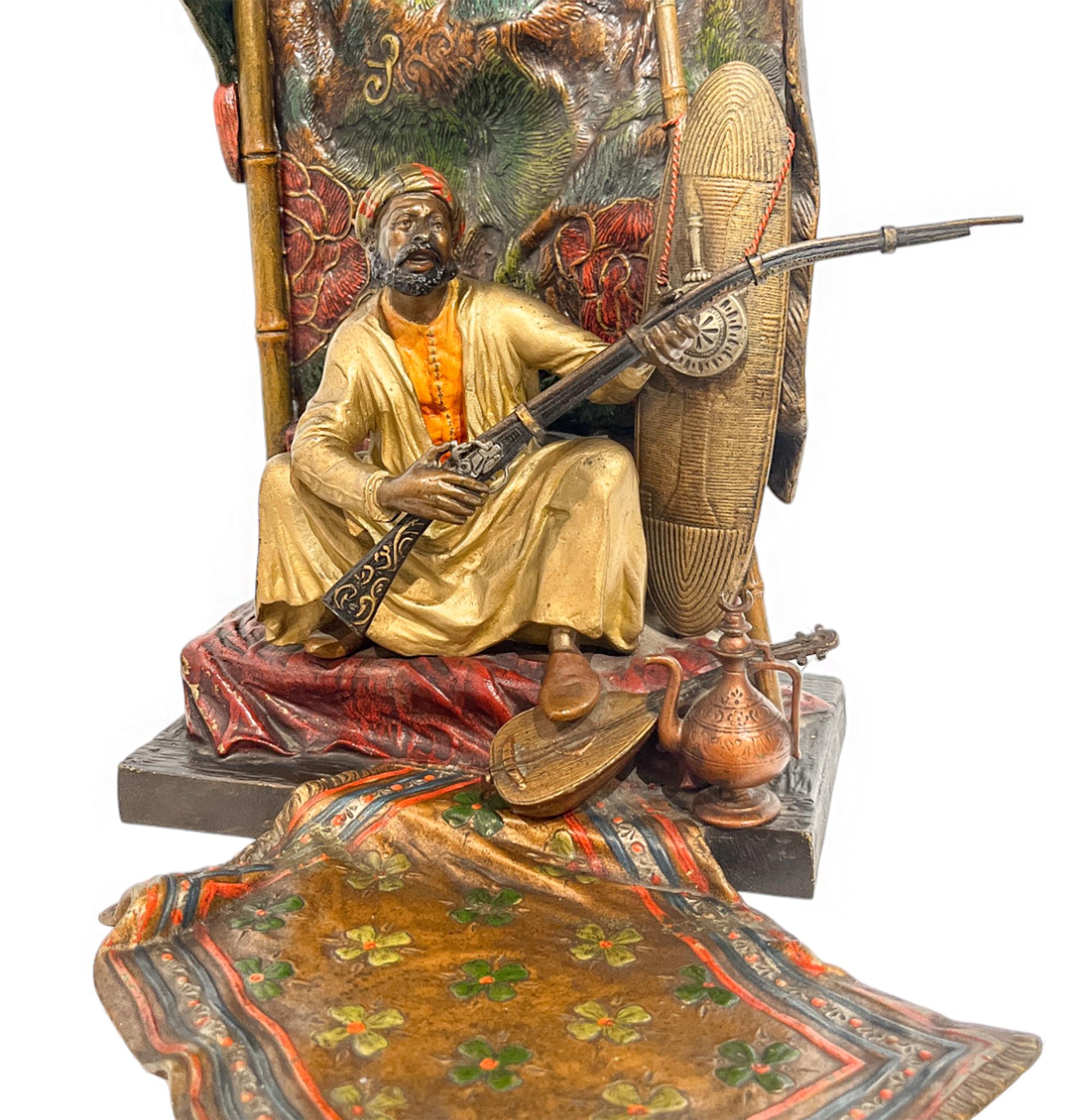 Österreichische orientalische Tischlampe aus kalt bemalter Bronze von Franz Bergman (Gegossen) im Angebot