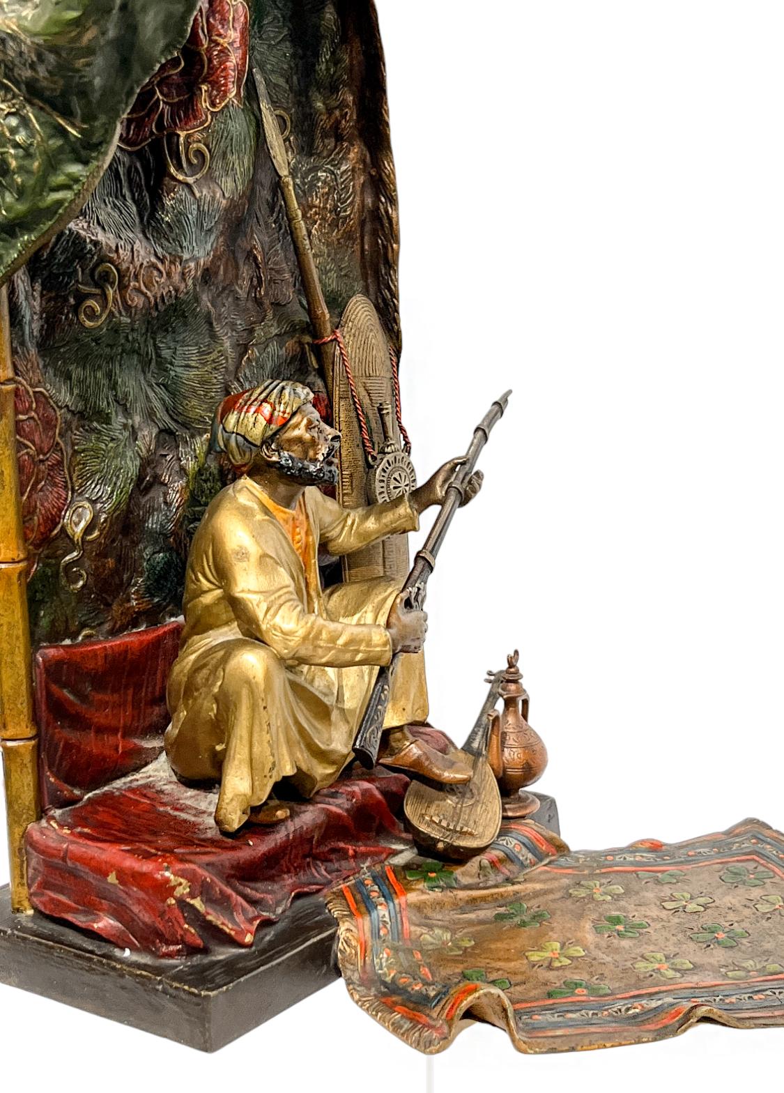 Österreichische orientalische Tischlampe aus kalt bemalter Bronze von Franz Bergman im Zustand „Gut“ im Angebot in New York, NY
