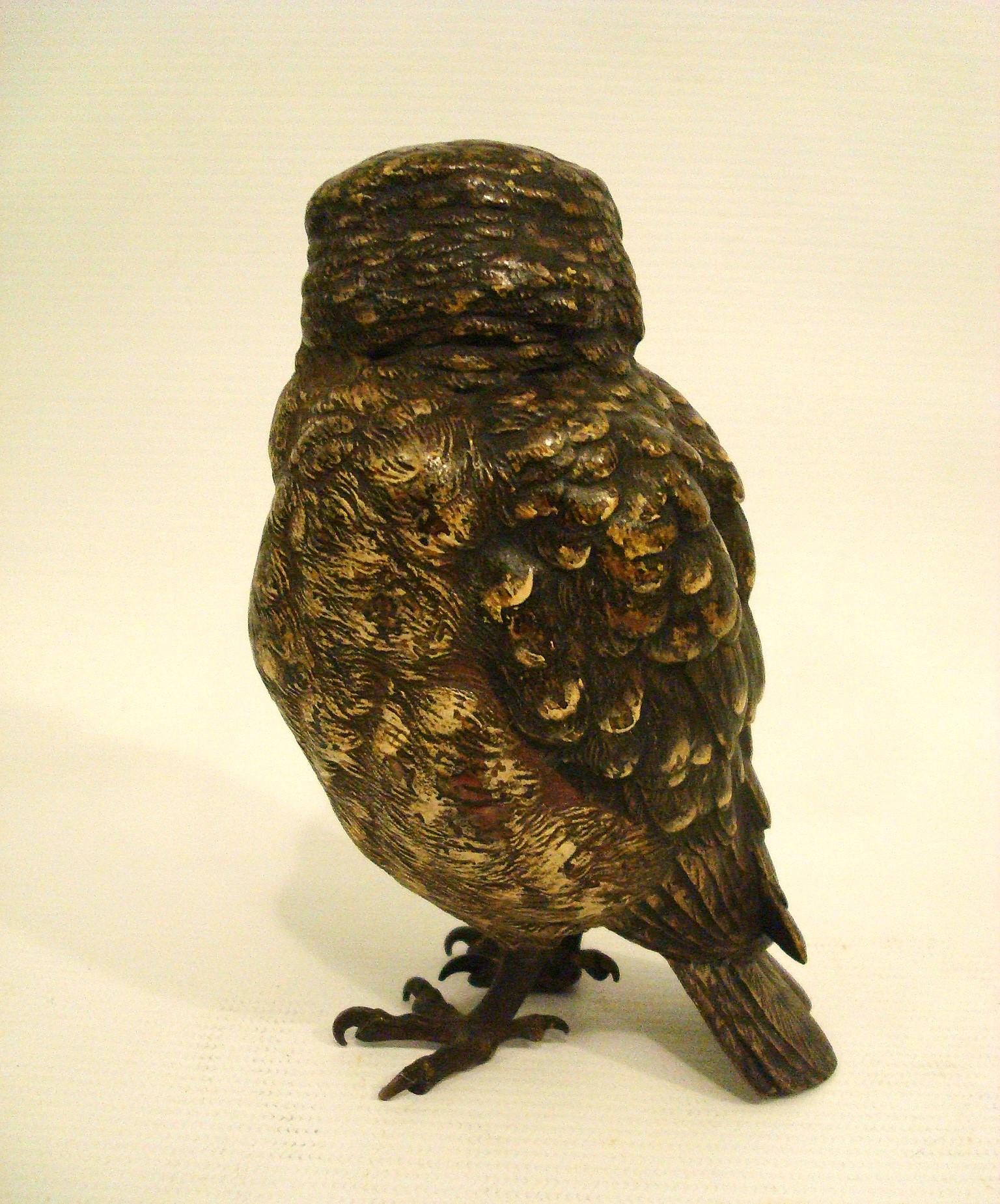 Policromo Scultura austriaca di gufo in bronzo dipinto a freddo. Bergmann 1900 in vendita