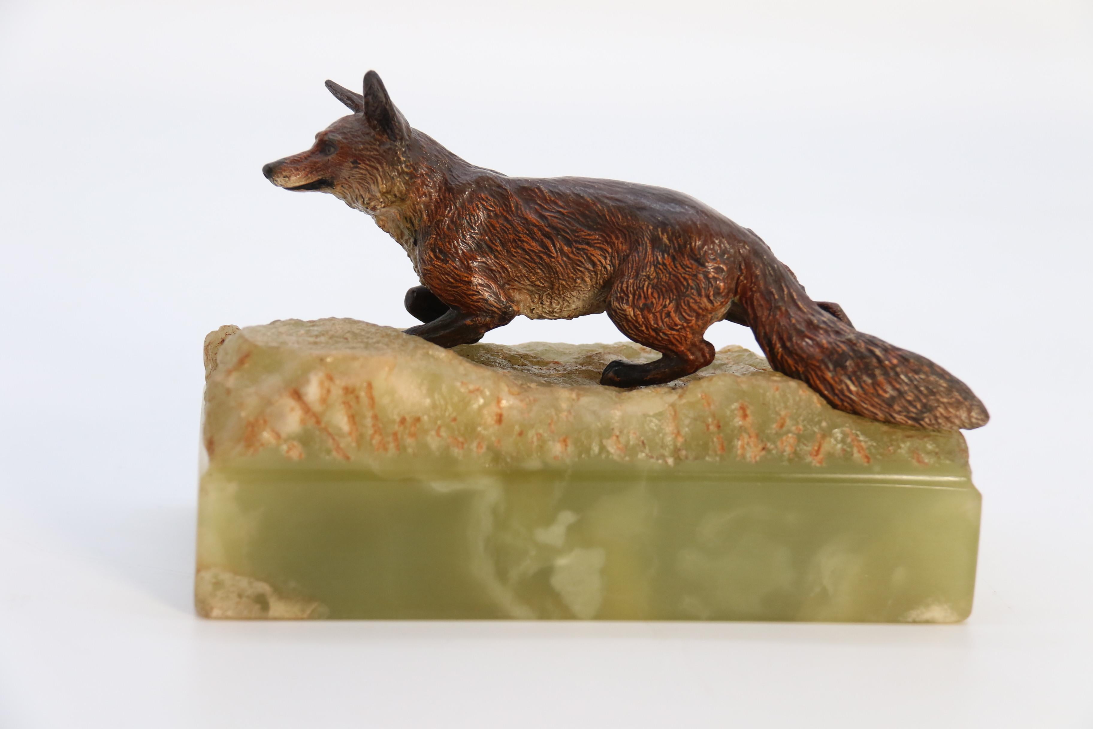  Austrian cold painted bronze study of a fox mounted on a green onyx base c 1920 For Sale 3