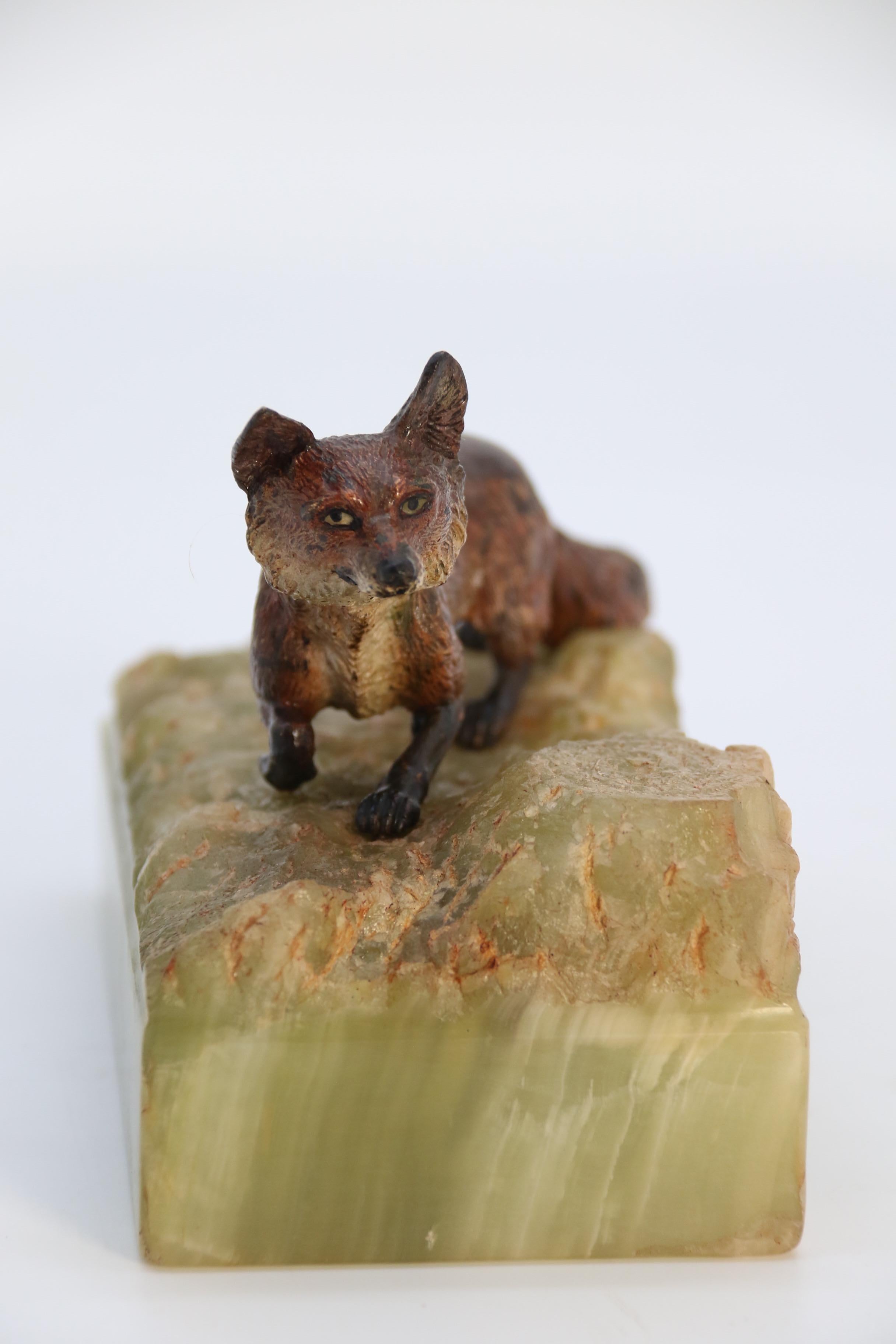Edwardian  Austrian cold painted bronze study of a fox mounted on a green onyx base c 1920 For Sale