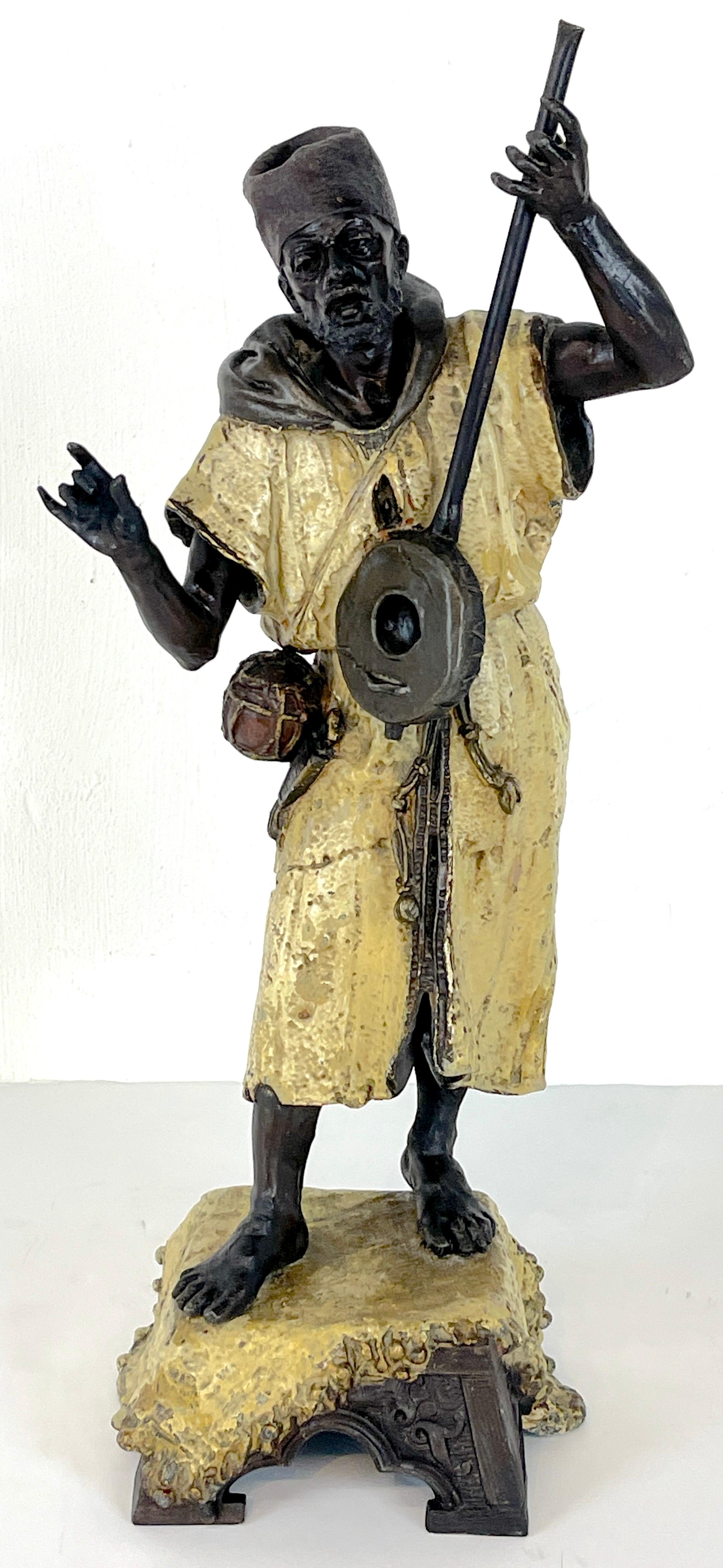 Figure autrichienne de musicien peinte à froid, d'après Franz Bergmann
Autriche, vers 1900
Figure expressive d'un musicien bédouin peinte à froid en Autriche, réalisée au début des années 1900 d'après le célèbre artiste Franz Bergmann. Cette pièce