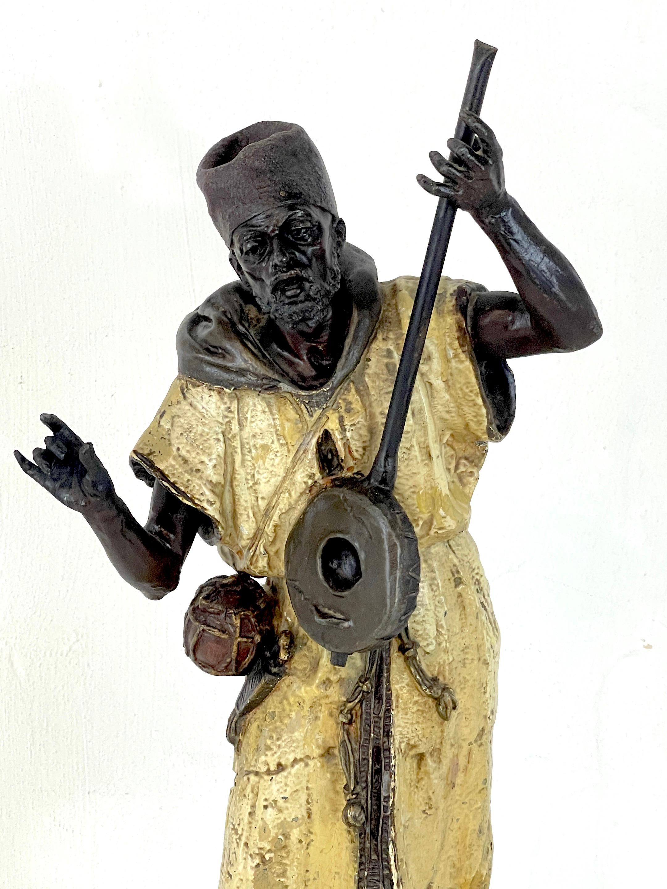 Belle Époque Figure autrichienne peinte à froid d'un musicien, d'après Franz Bergmann en vente