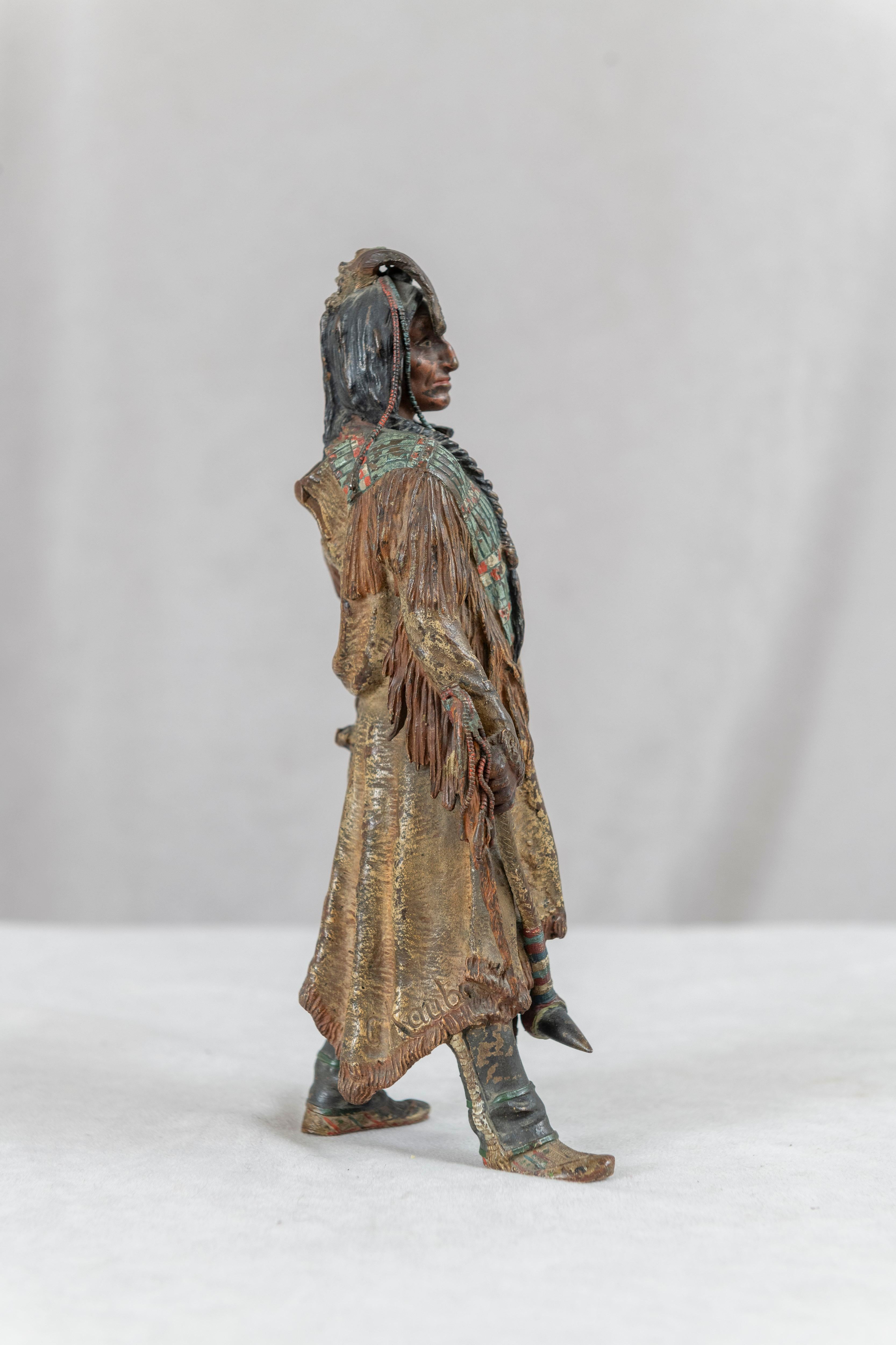 Österreichische Kaltbemalte Figur eines amerikanischen Indianers, von Carl Kauba (1865-1922)  im Angebot 1