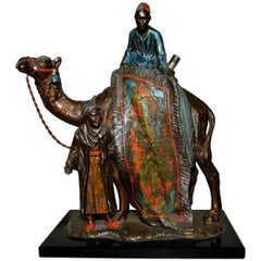 Encendedor de mesa austriaco de metal de espelta pintado en frío con escena de camello árabe