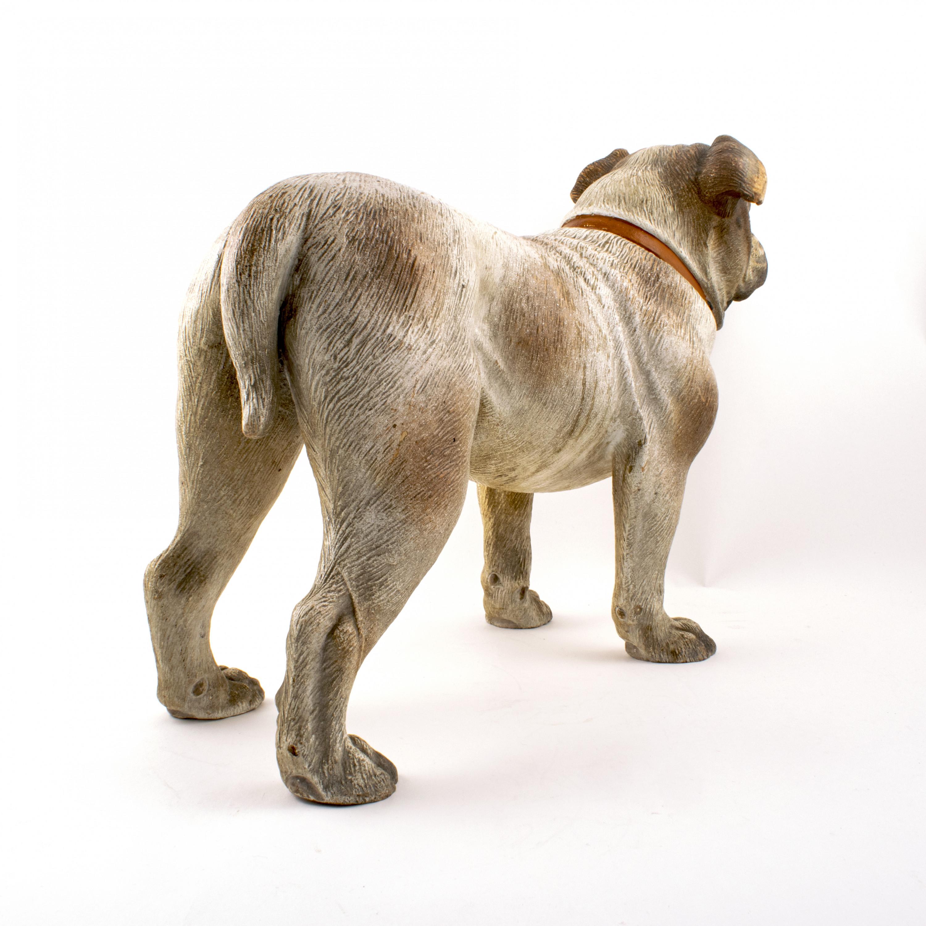 Peint à la main Modèle autrichien de taureau en terre cuite peinte à froid représentant un bulldog en vente