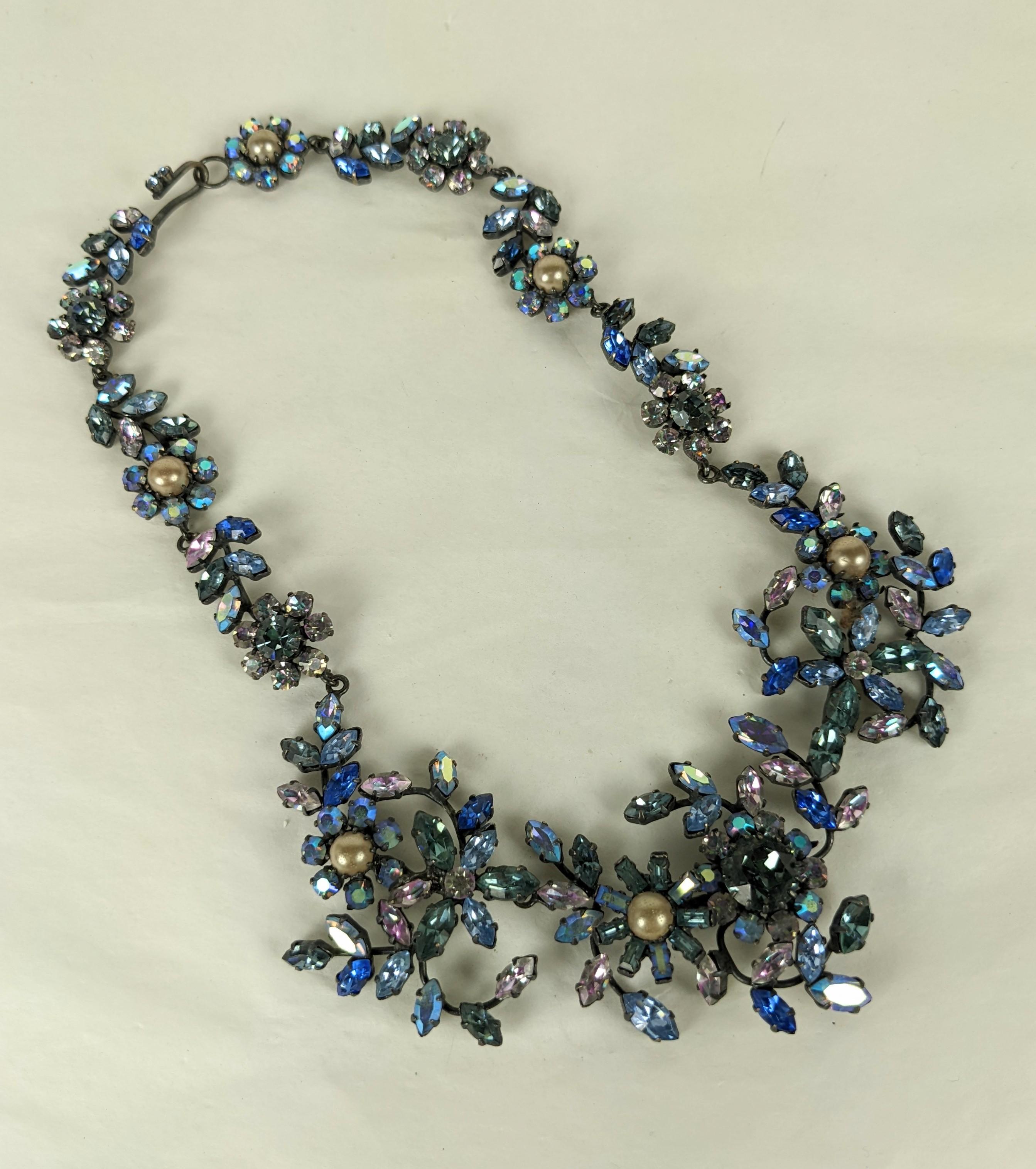 Österreichische Kristall Aurora Garland Stil Bib im Zustand „Gut“ im Angebot in New York, NY