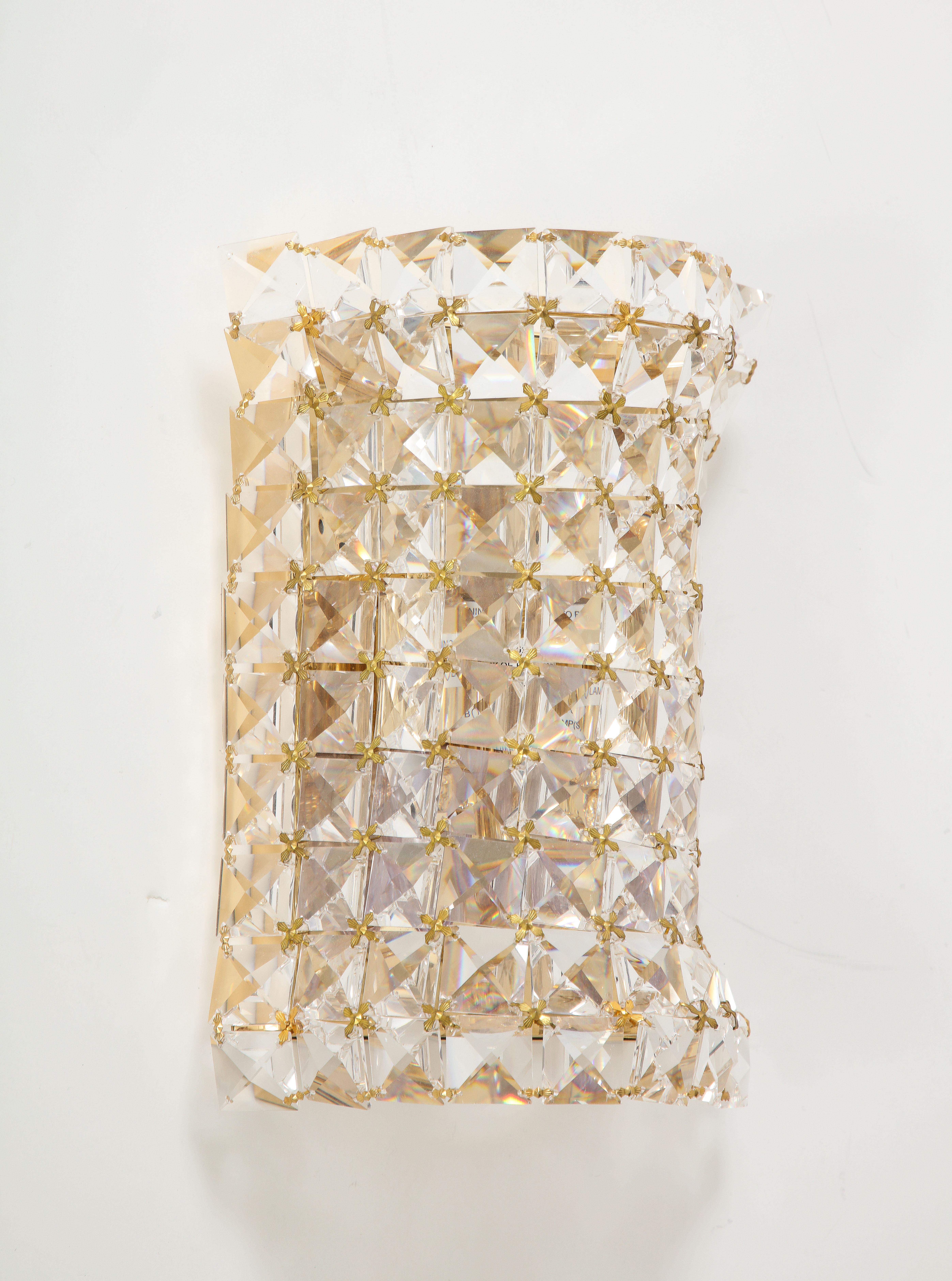 Appliques en cristal autrichien et laiton doré Excellent état - En vente à New York, NY