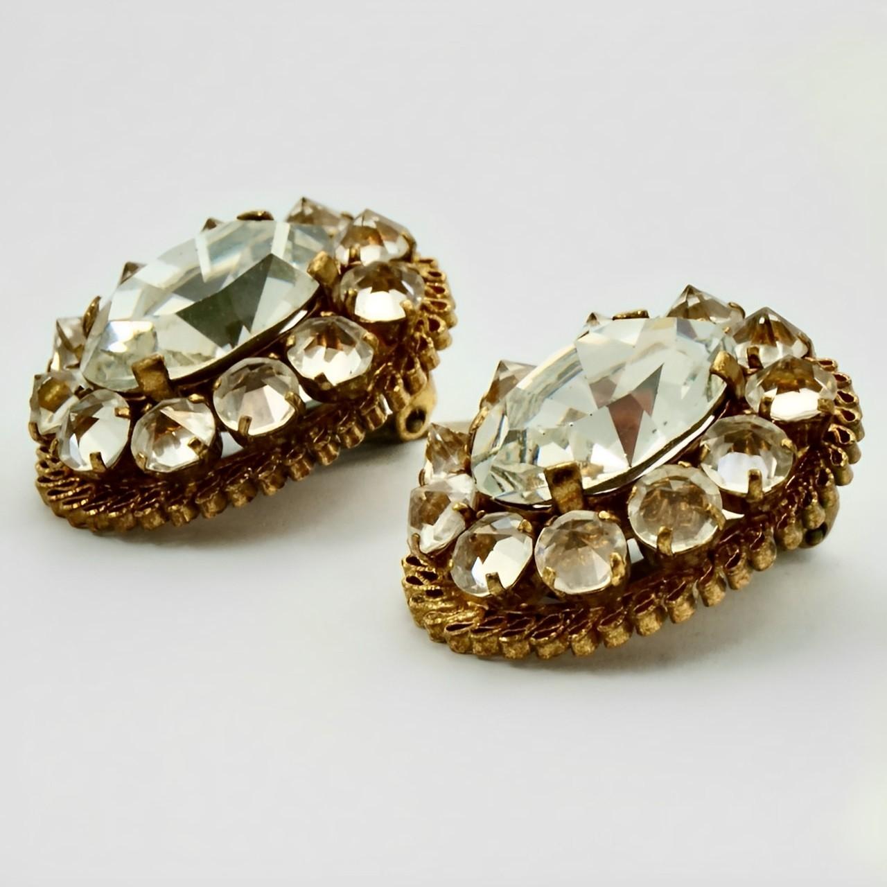 Austrian Crystal Gold Plated Oval Clip On Earrings circa 1960s In Good Condition For Sale In London, GB