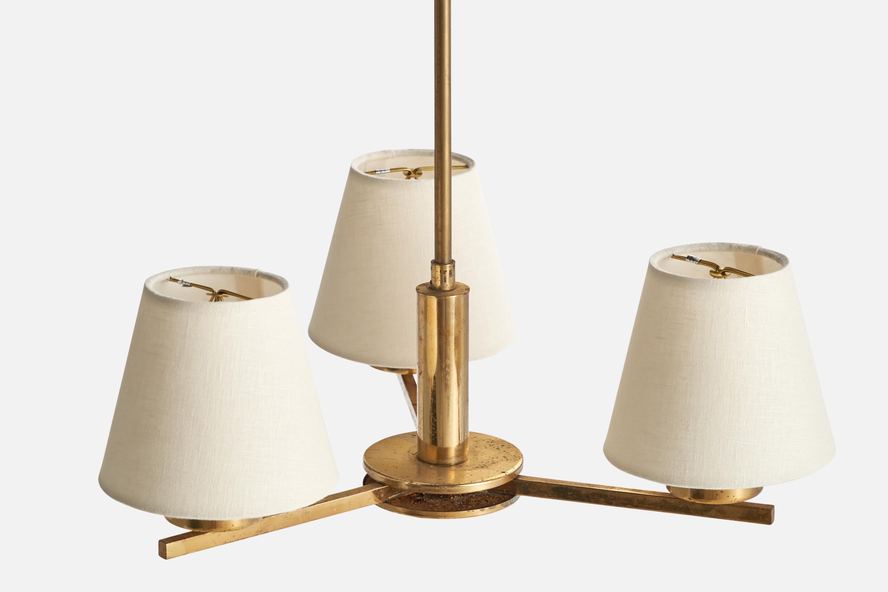 Metà XX secolo Designer austriaco, lampadario, ottone, tessuto, Austria, anni '1930 in vendita