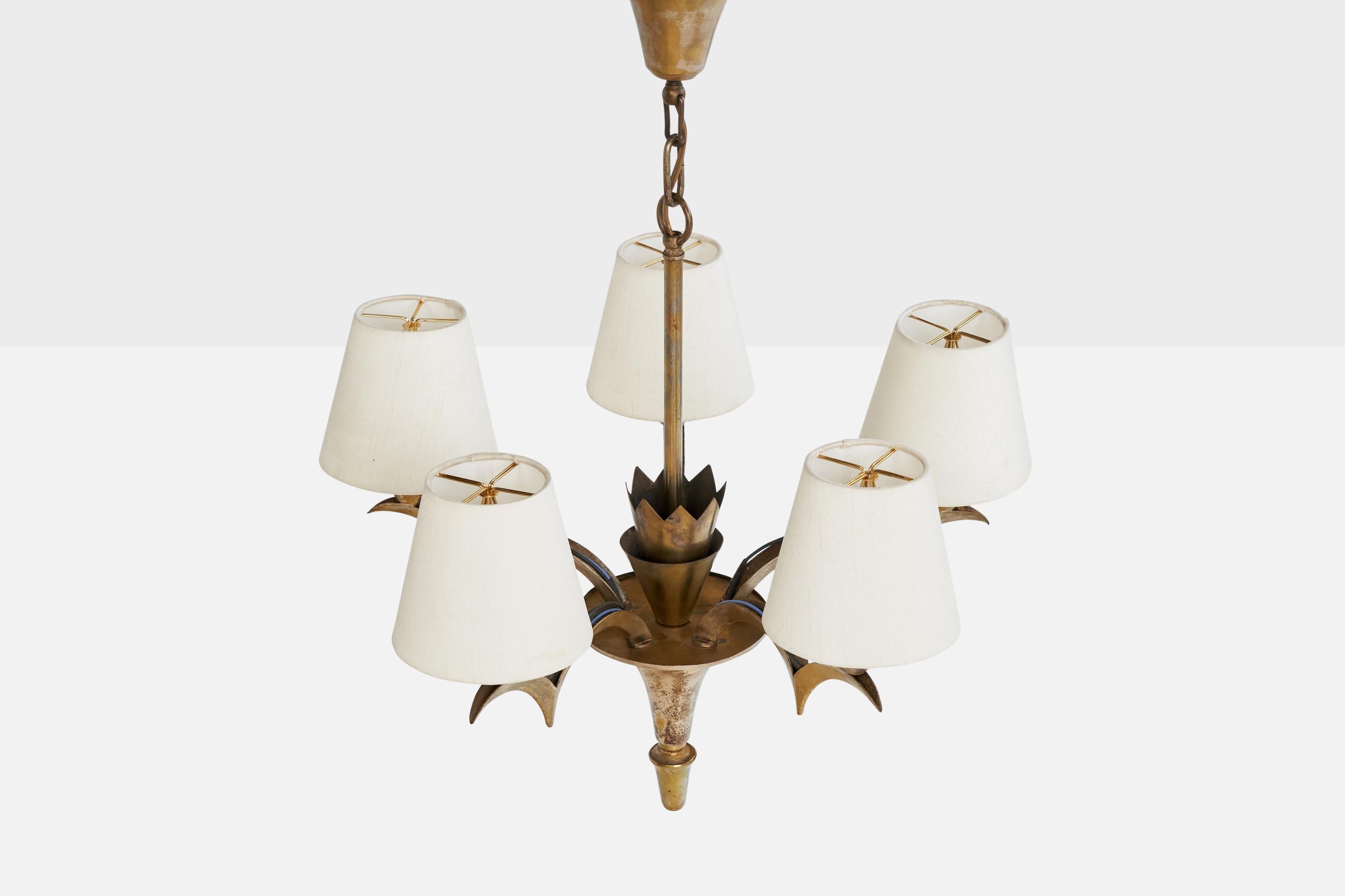 Designer austriaco, lampadario, ottone, metallo, tessuto, Austria, anni '20 In condizioni discrete in vendita a High Point, NC