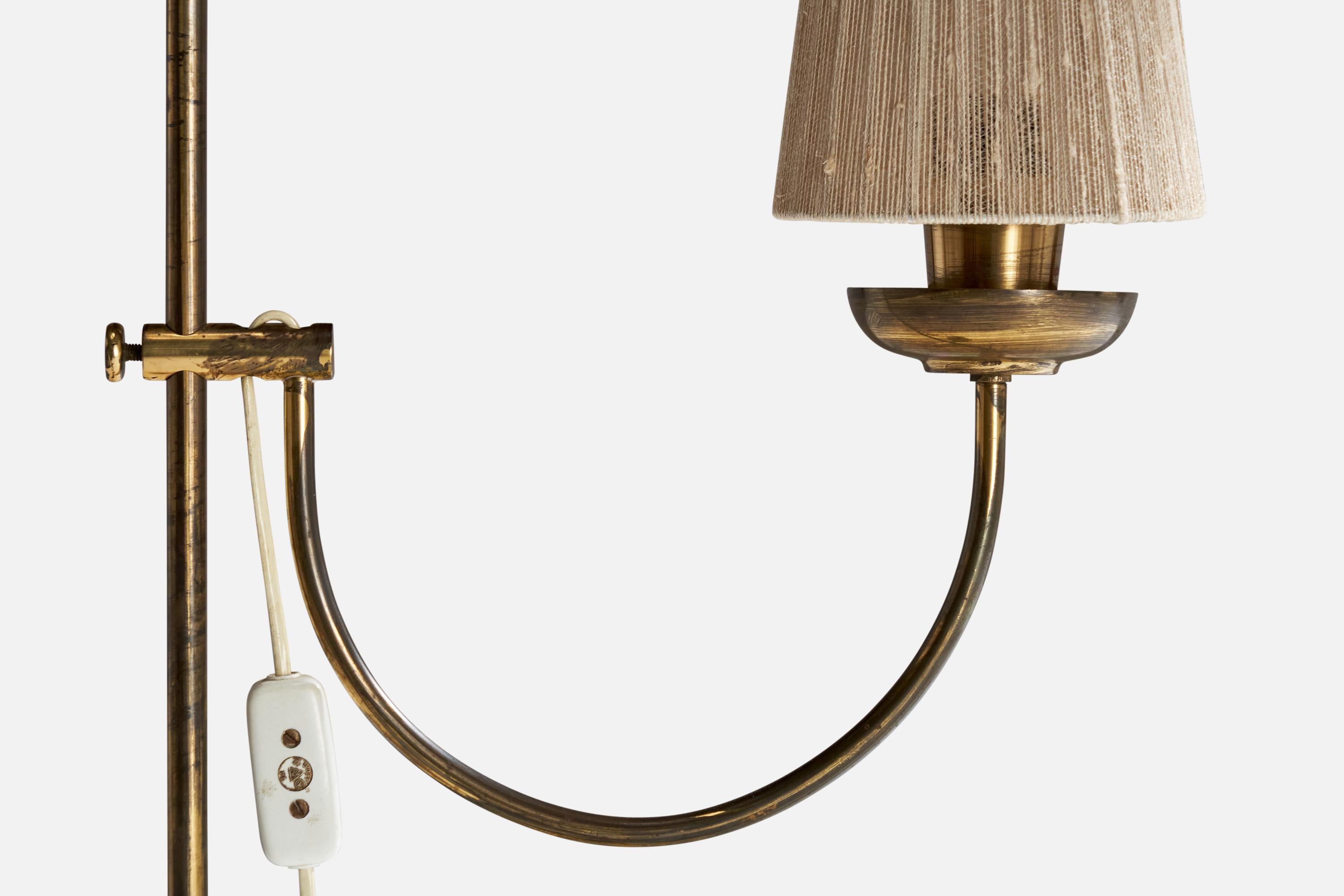 Laiton Designer autrichien, lampadaire, laiton, tissu, Autriche, années 1940 en vente