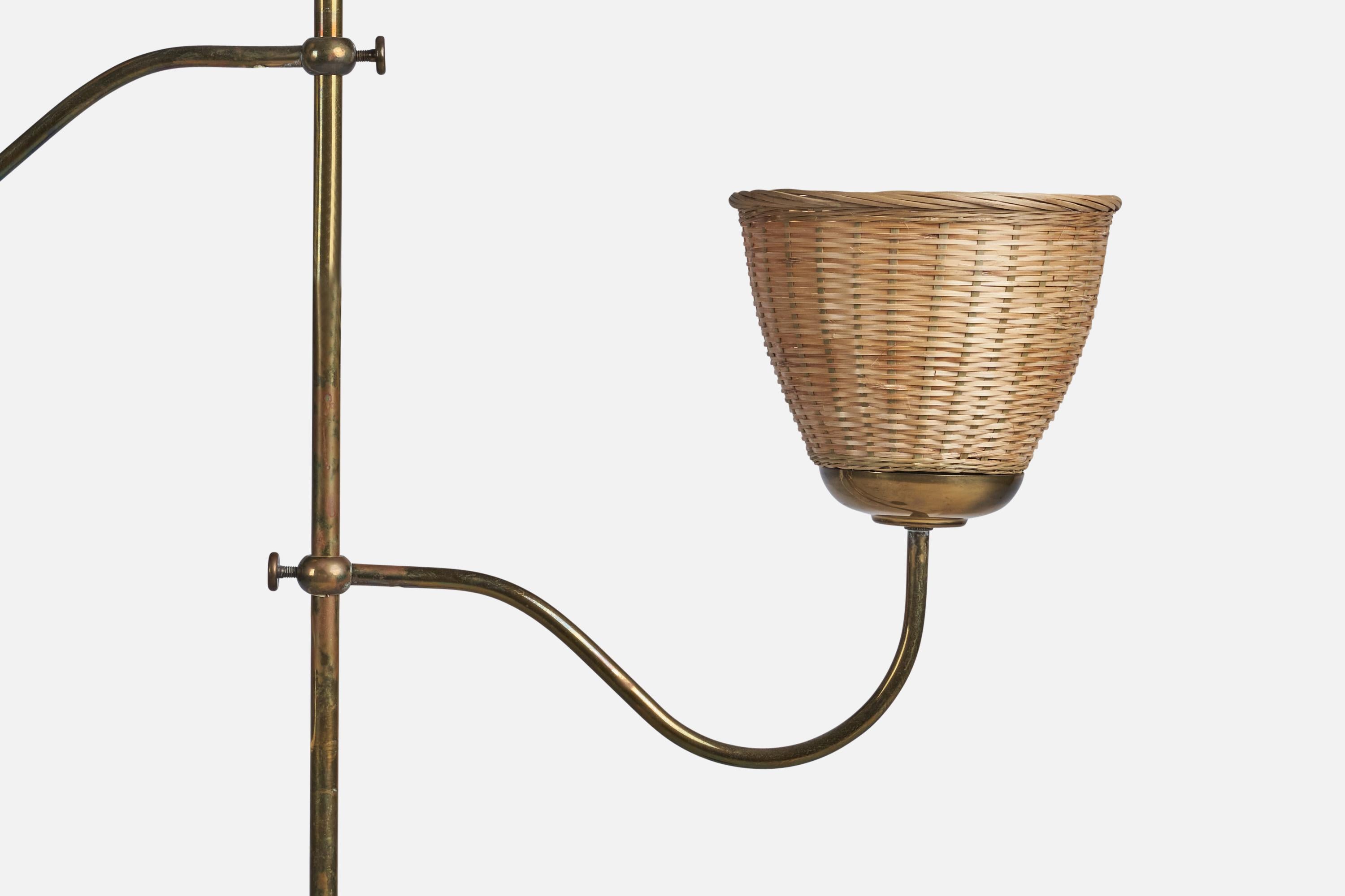 Autrichien Designer autrichien, lampadaire, laiton, rotin, Autriche, années 1940 en vente