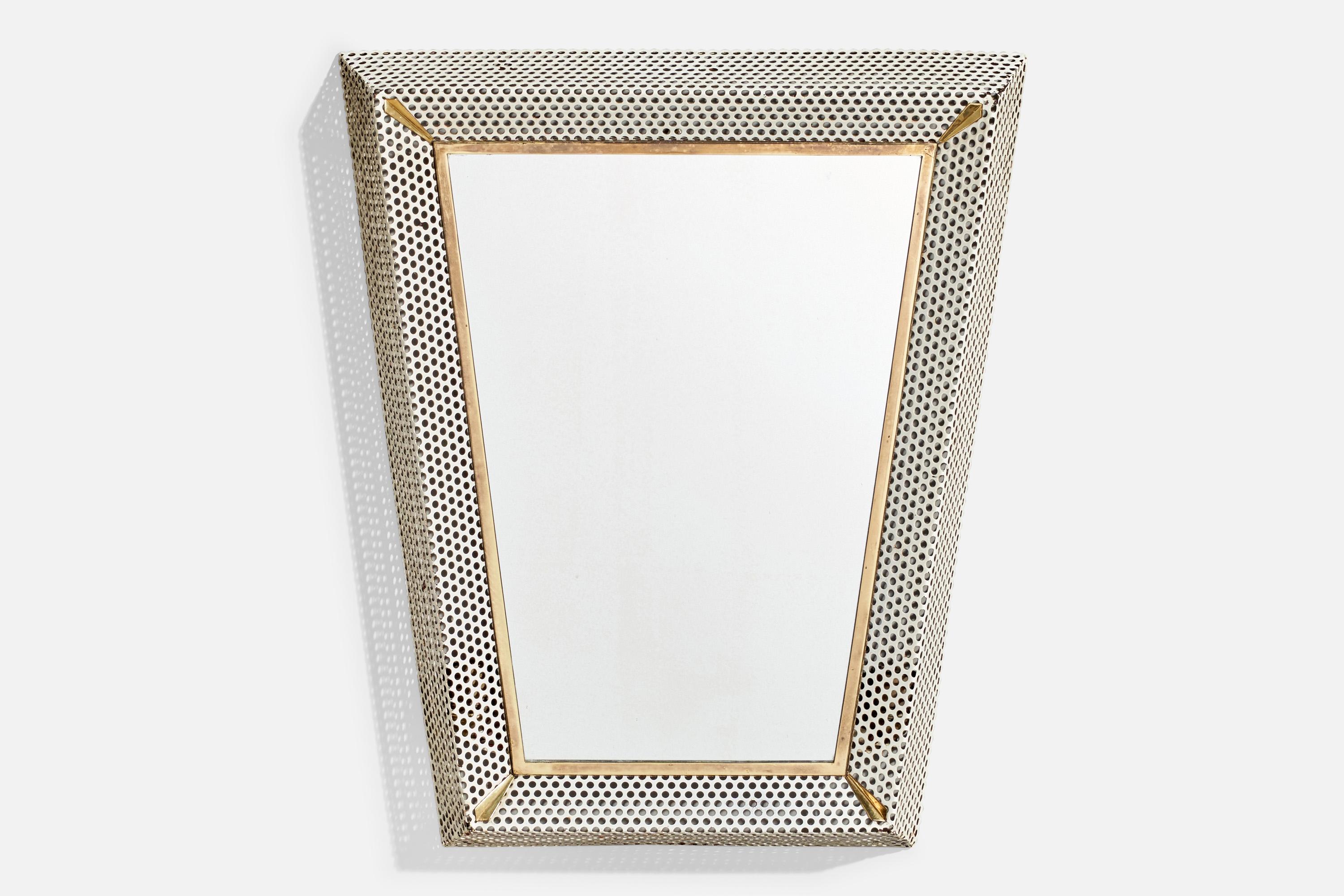 Espejo de pared de latón iluminado y metal lacado en blanco, diseñado y fabricado en Austria, años 50.

Especificaciones de la bombilla:  Bombillas E-26

