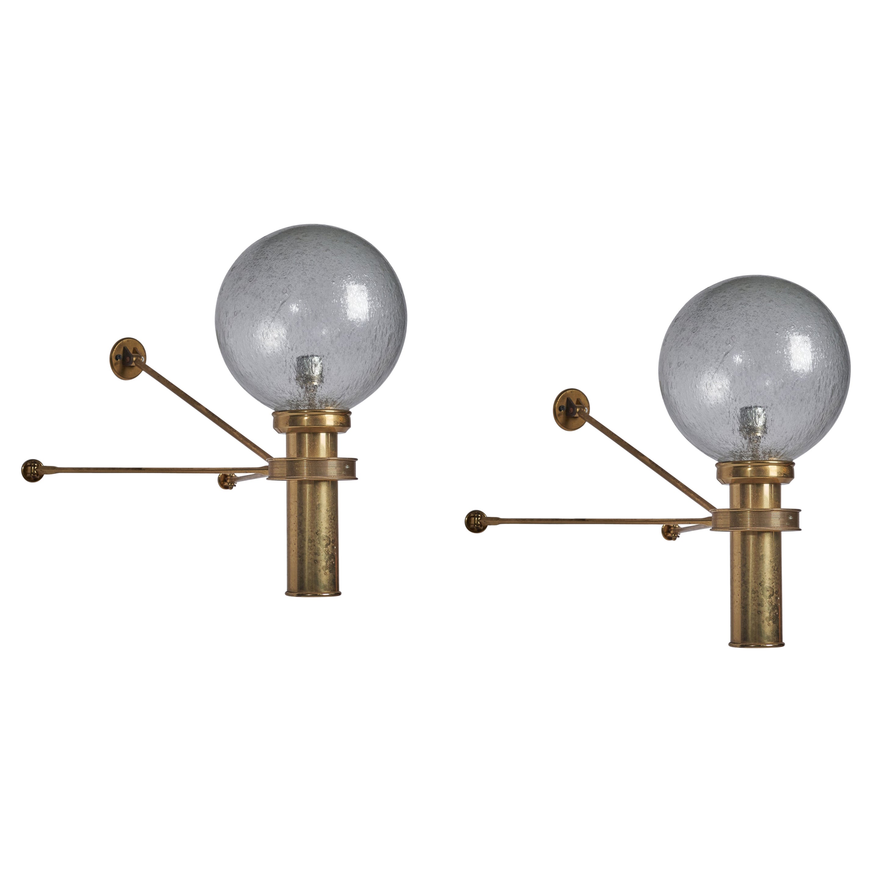 Designer autrichien, grandes lampes murales, laiton, verre, Autriche, années 1950 en vente