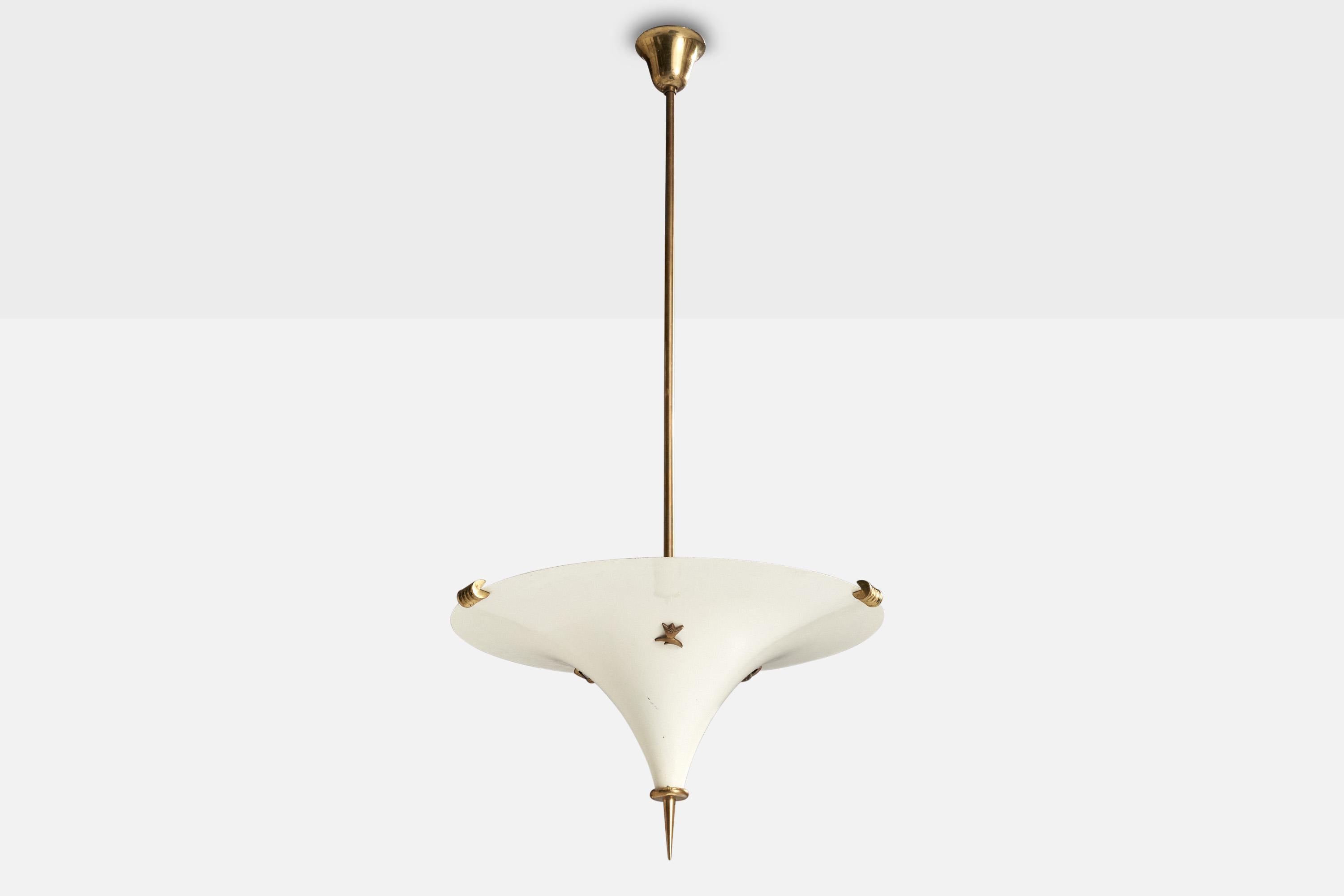 Lampada a sospensione in ottone e metallo laccato bianco progettata e prodotta in Austria, negli anni '50 circa.

Dimensioni complessive (pollici): 43