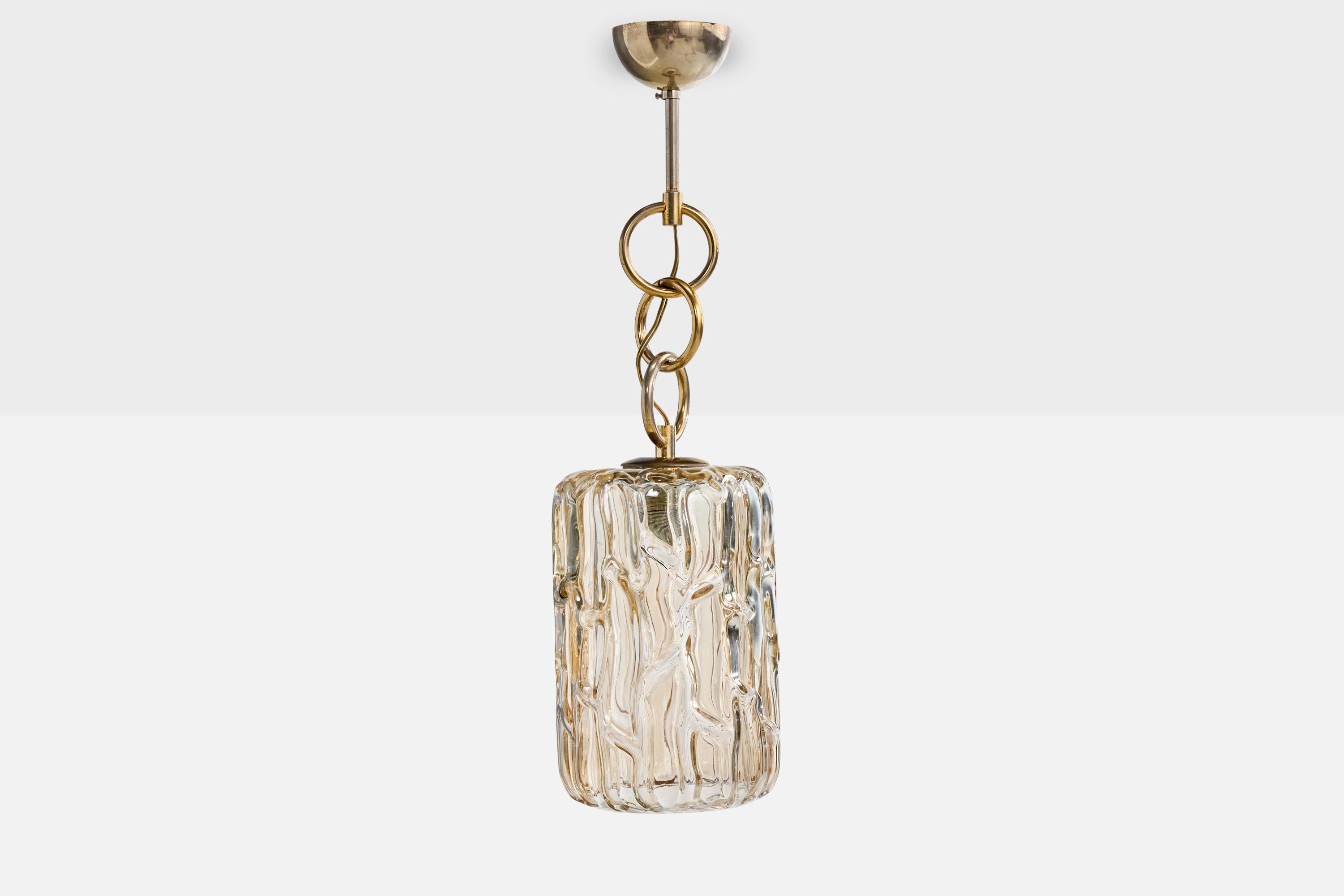 Mid-Century Modern Designer autrichien, lampe à suspension, verre, laiton, Autriche, années 1960 en vente