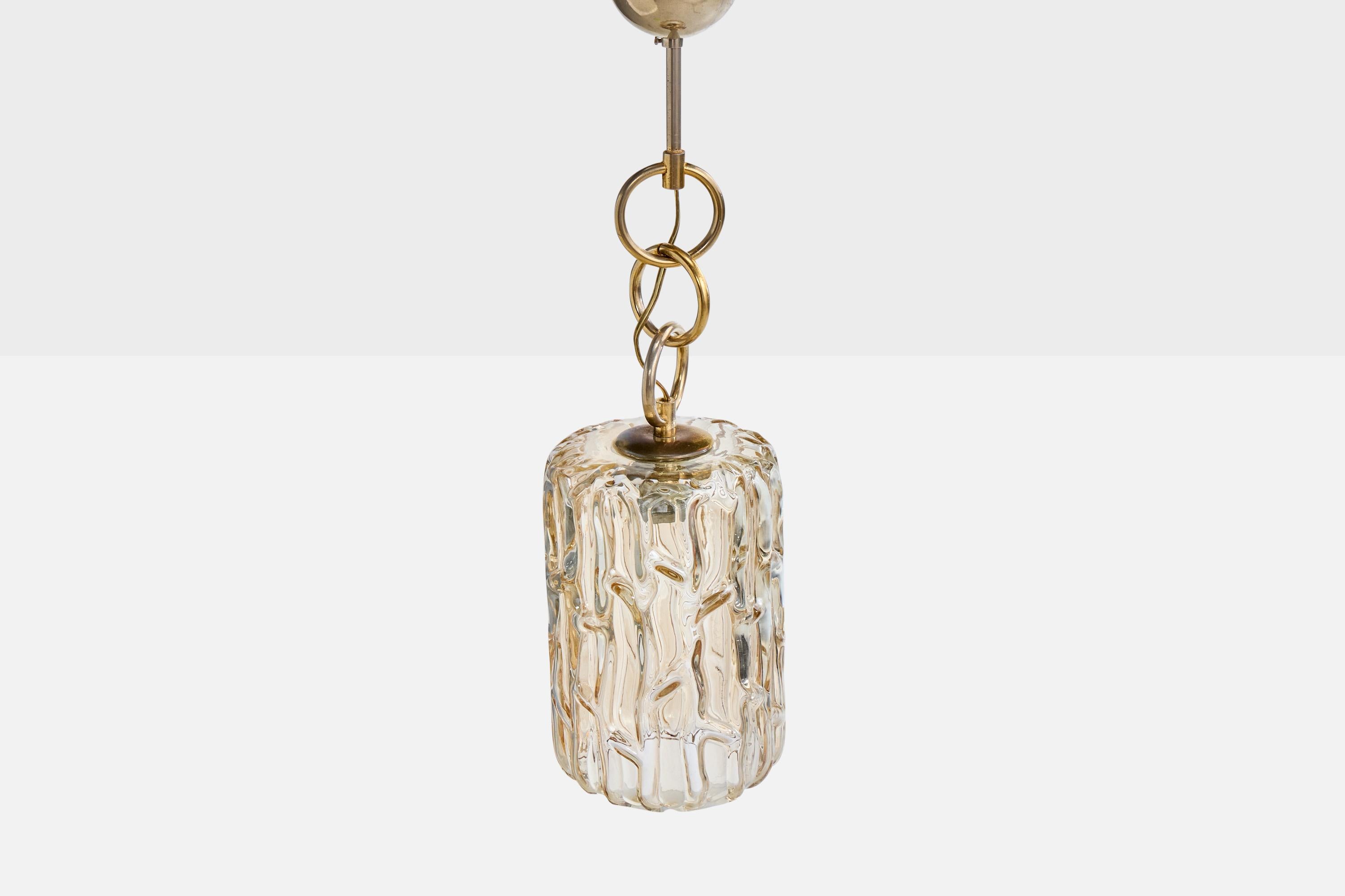 Autrichien Designer autrichien, lampe à suspension, verre, laiton, Autriche, années 1960 en vente