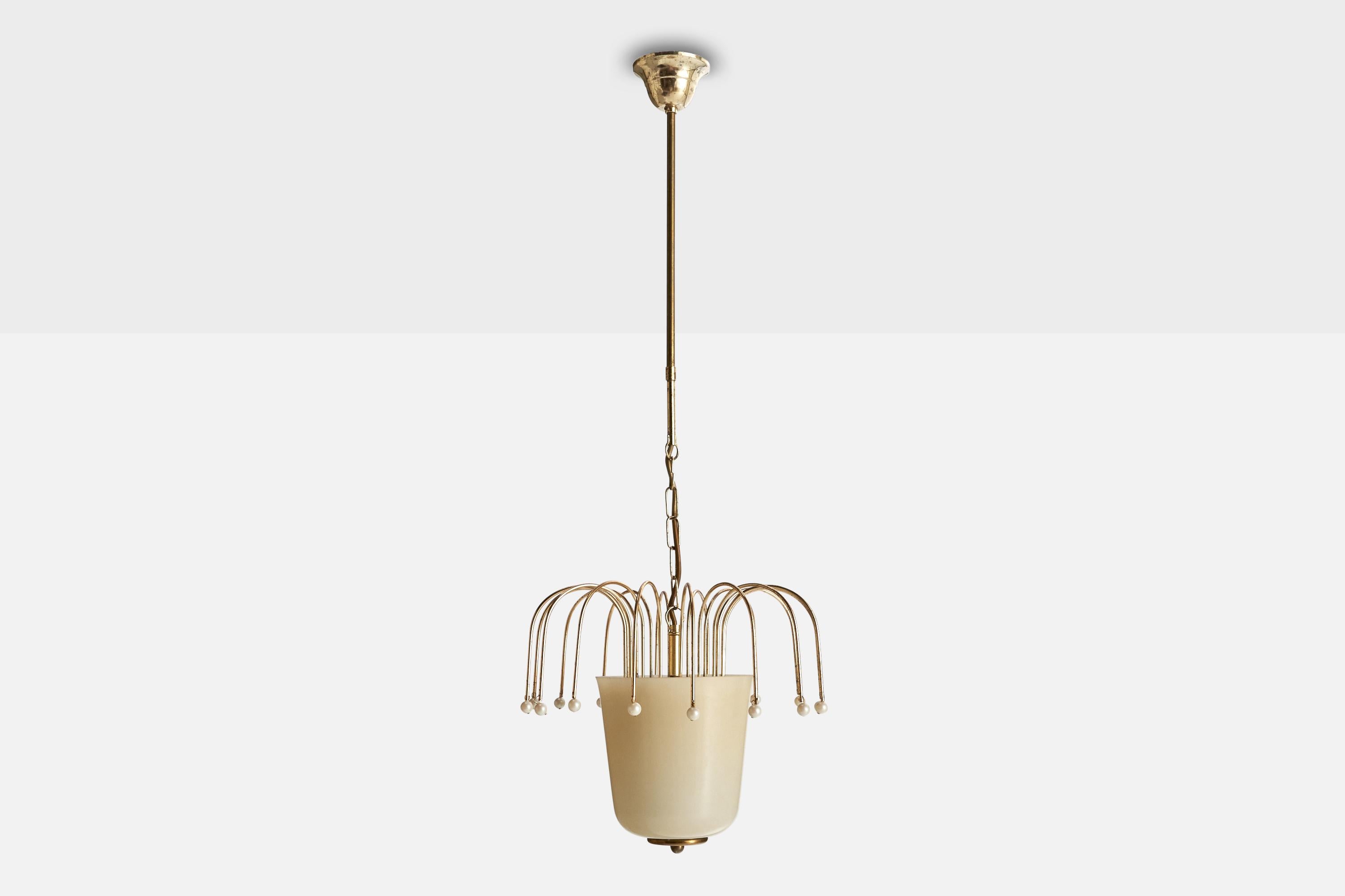 Mid-Century moderno Designer austriaco, lampada a sospensione, vetro, ottone, resina, Austria, anni '50 in vendita