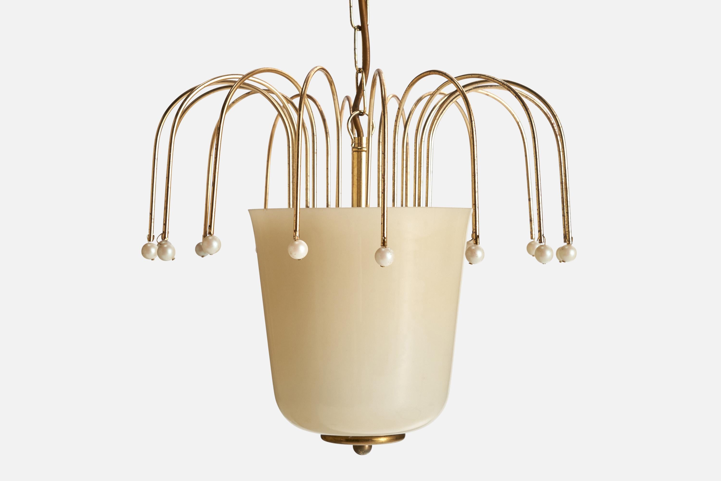 Metà XX secolo Designer austriaco, lampada a sospensione, vetro, ottone, resina, Austria, anni '50 in vendita