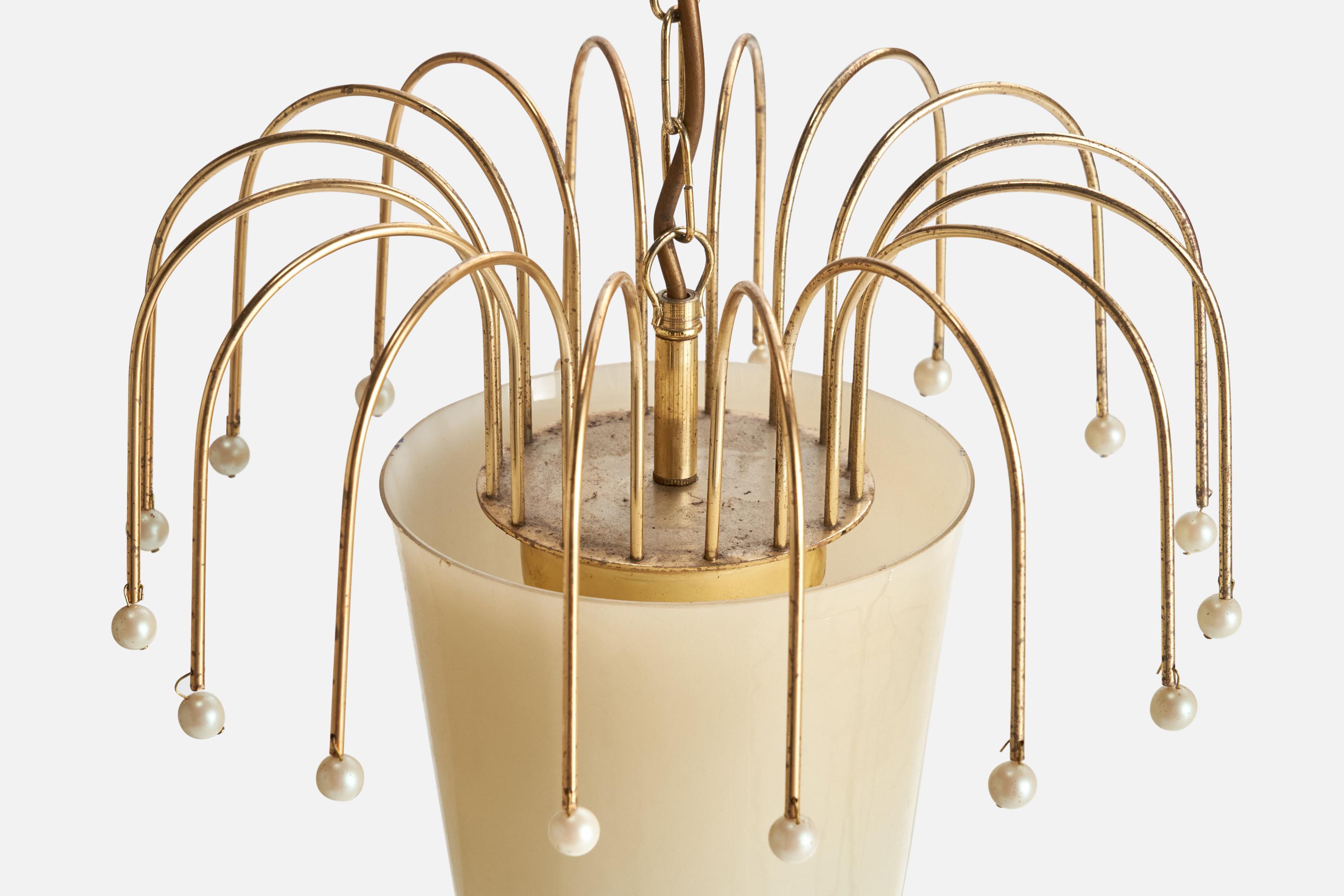 Ottone Designer austriaco, lampada a sospensione, vetro, ottone, resina, Austria, anni '50 in vendita