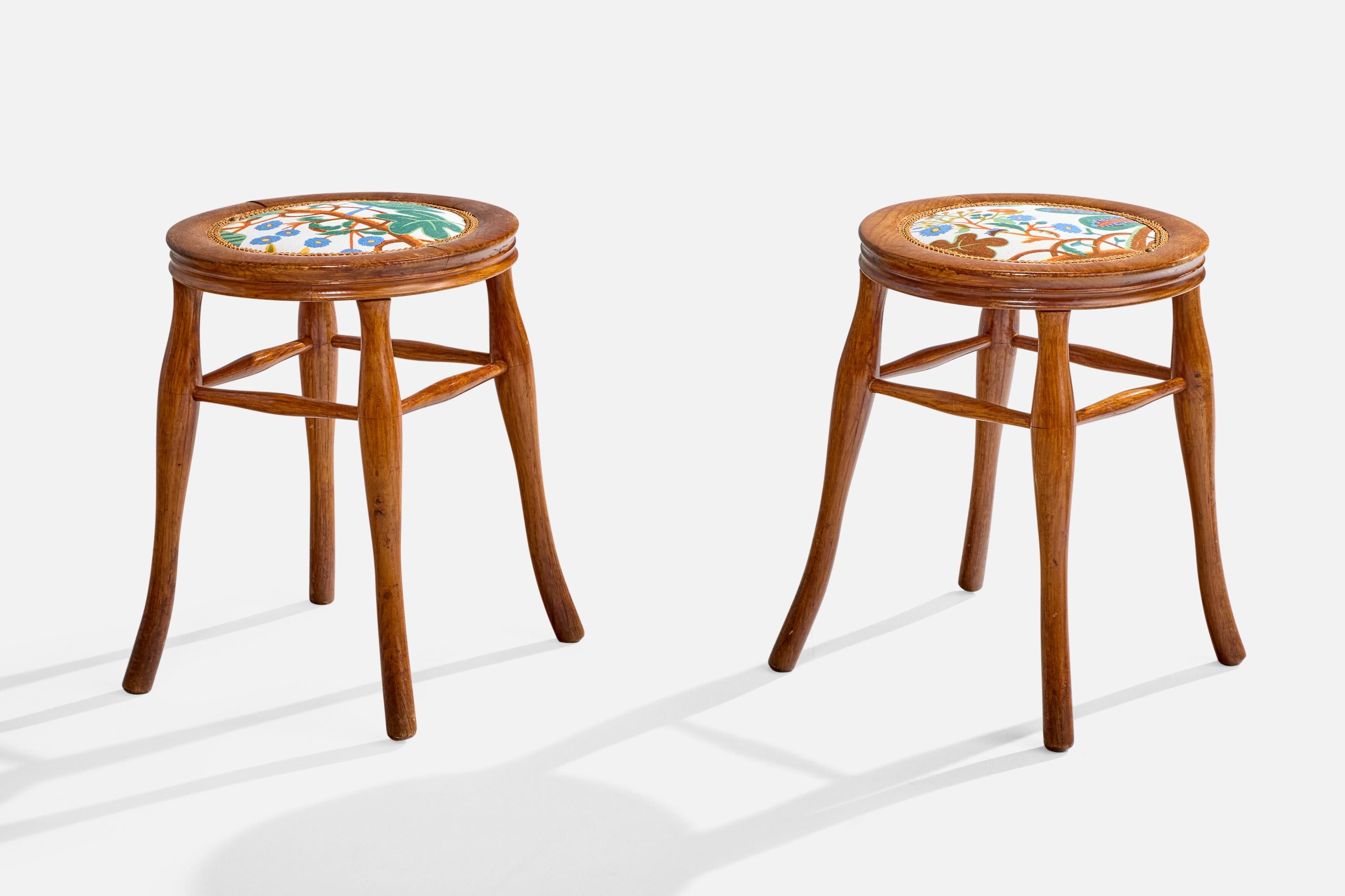 A pair of oak and floral-printed fabric stools likely designed and produced in Austria, c. 1900.

Reupholstered in a Josef Frank-designed fabric at some point in recent history.

Overall Dimensions (inches): 19.0