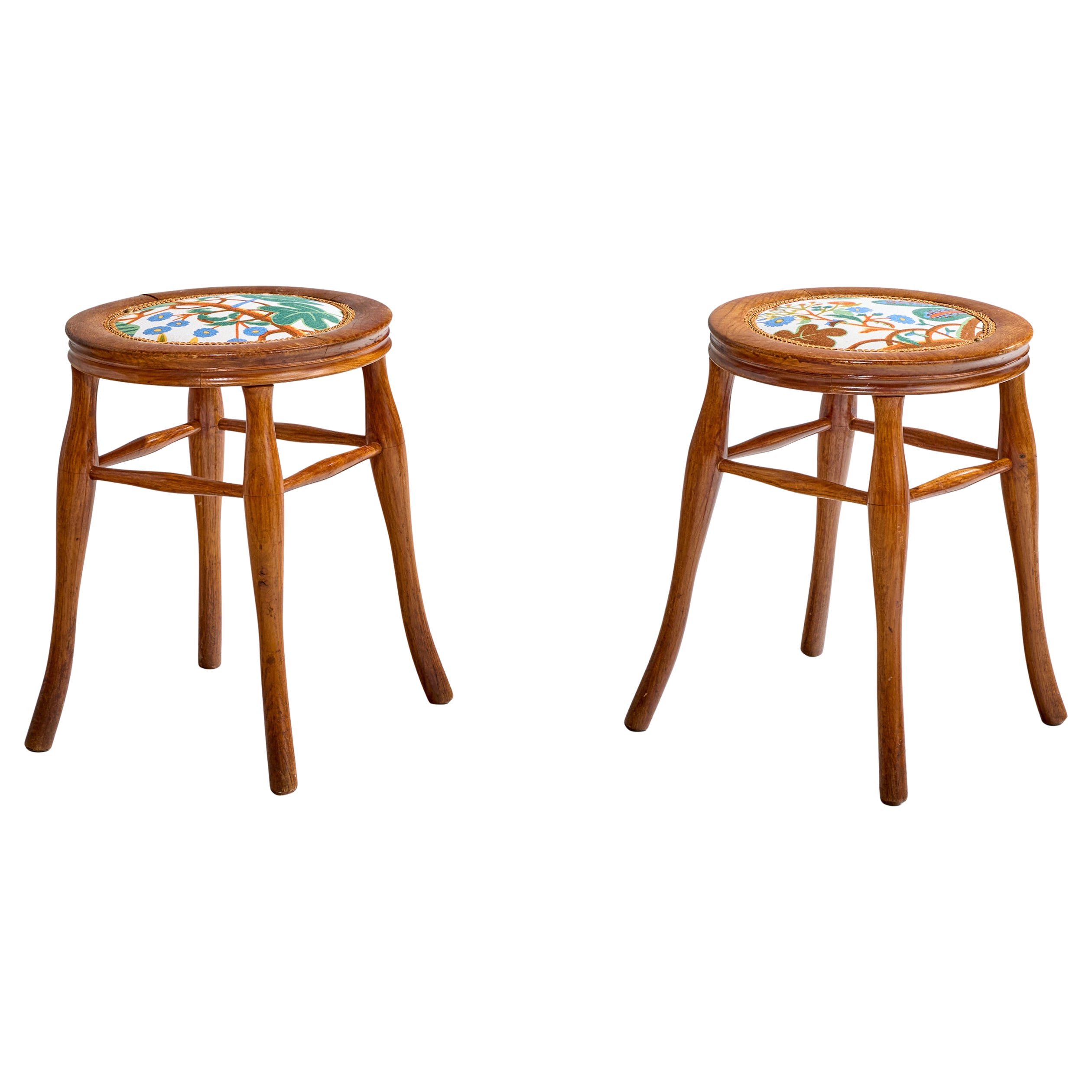 Österreichische Designerin, Hocker, Eiche, Stoff, Österreich, 1900er Jahre im Angebot